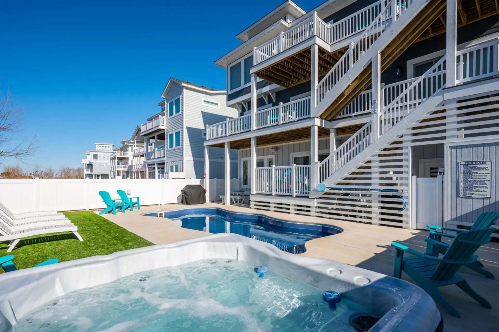 Sunlit backyard w/ private pool, hot tub, sun loungers & multi-level decks for laid-back coastal days