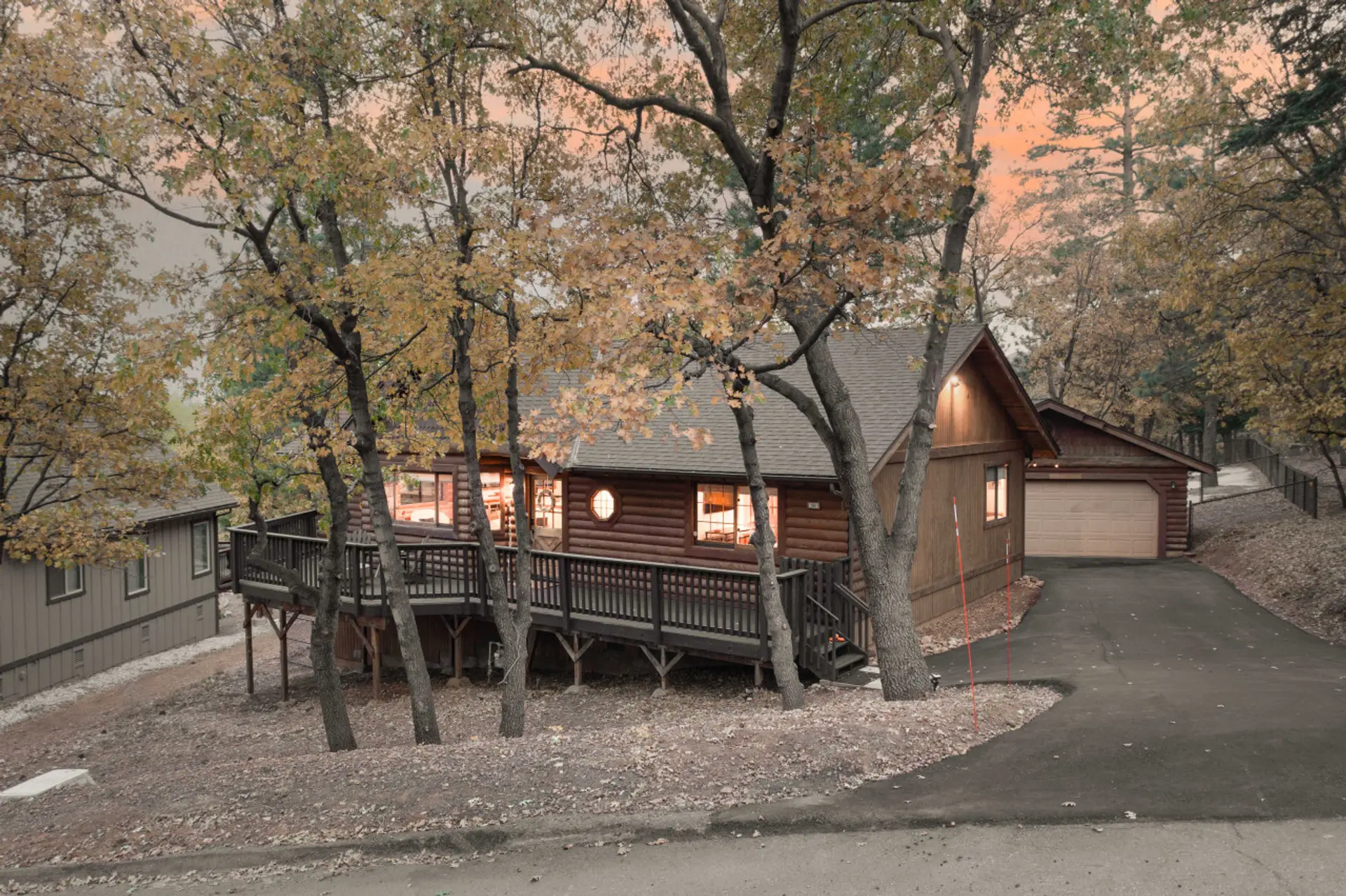 Welcome to Buffalo Lodge! Large Driveway, centrally located