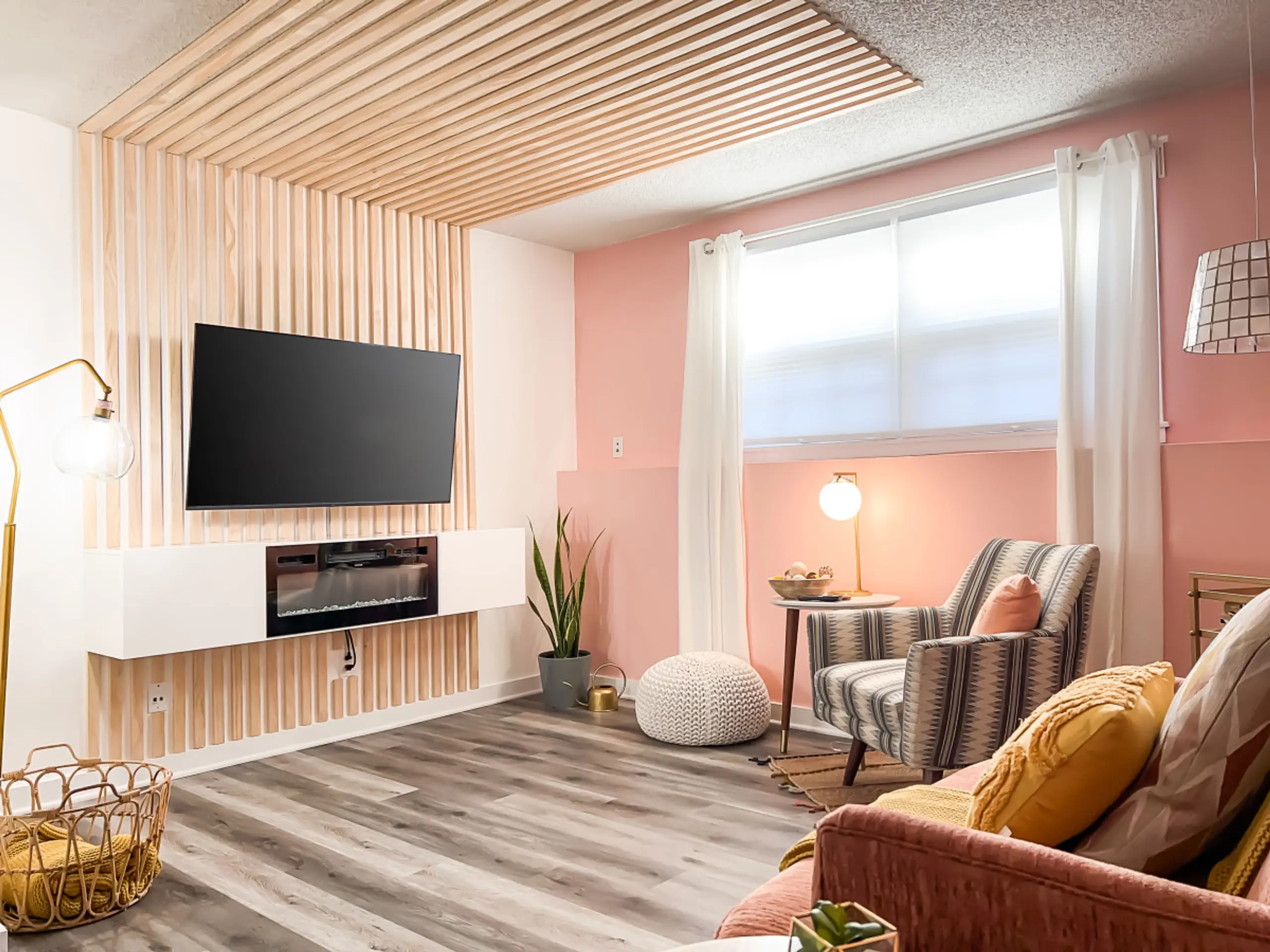 [930/1] Pink Retreat - Premium short term rental in Lawrence
