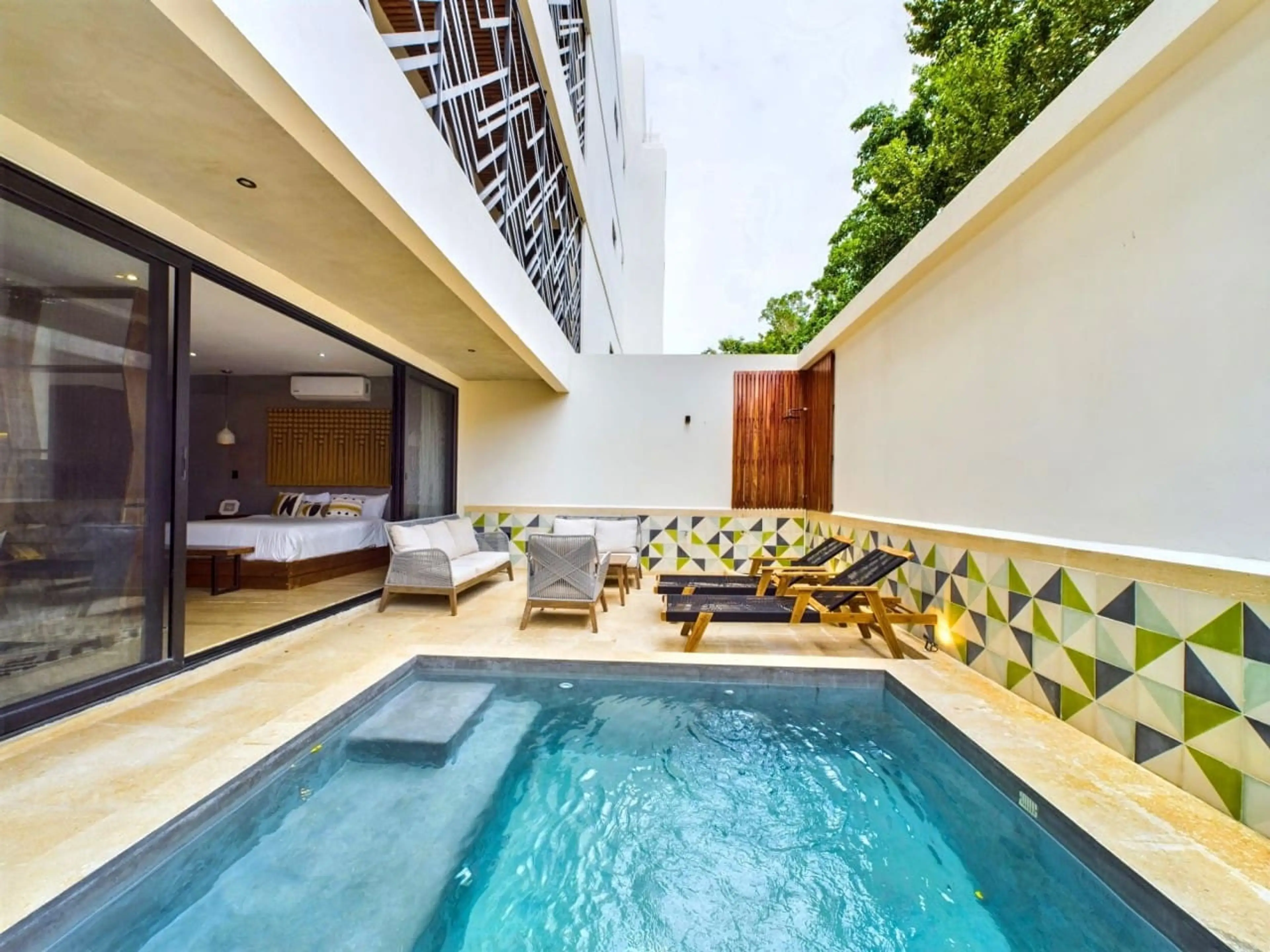 The living room and patio can be fully opened, creating a seamless indoor-outdoor experience. If you love open spaces, you’ll feel right at home in our Palais unit.