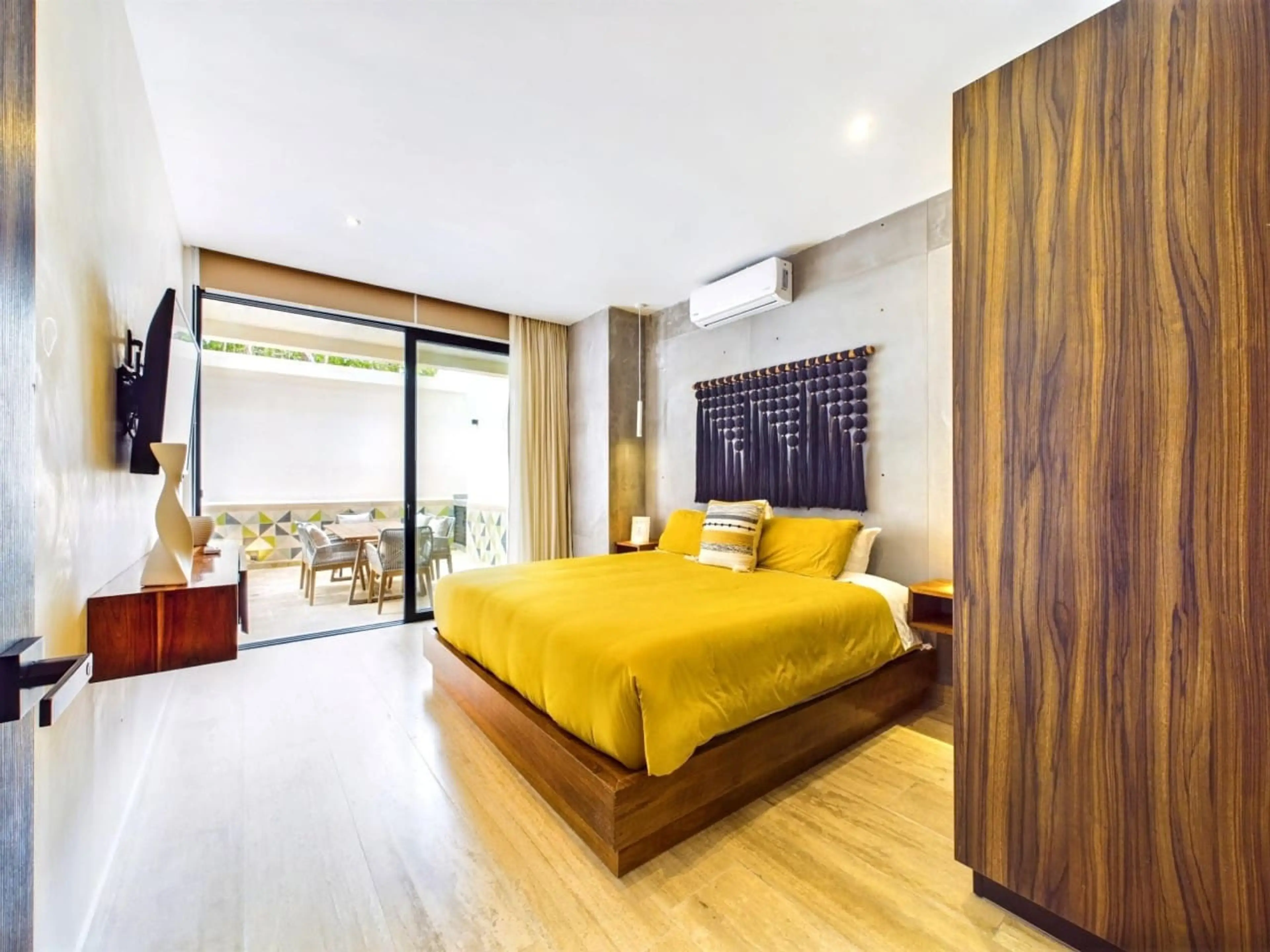 The master bedroom can be operated as a totally private unit which you can lock off if you desire. A brand new king size bed is provided with super comfortable mattress, extra pillows and a blanket. Hotel grade bedding is provided for our guests for