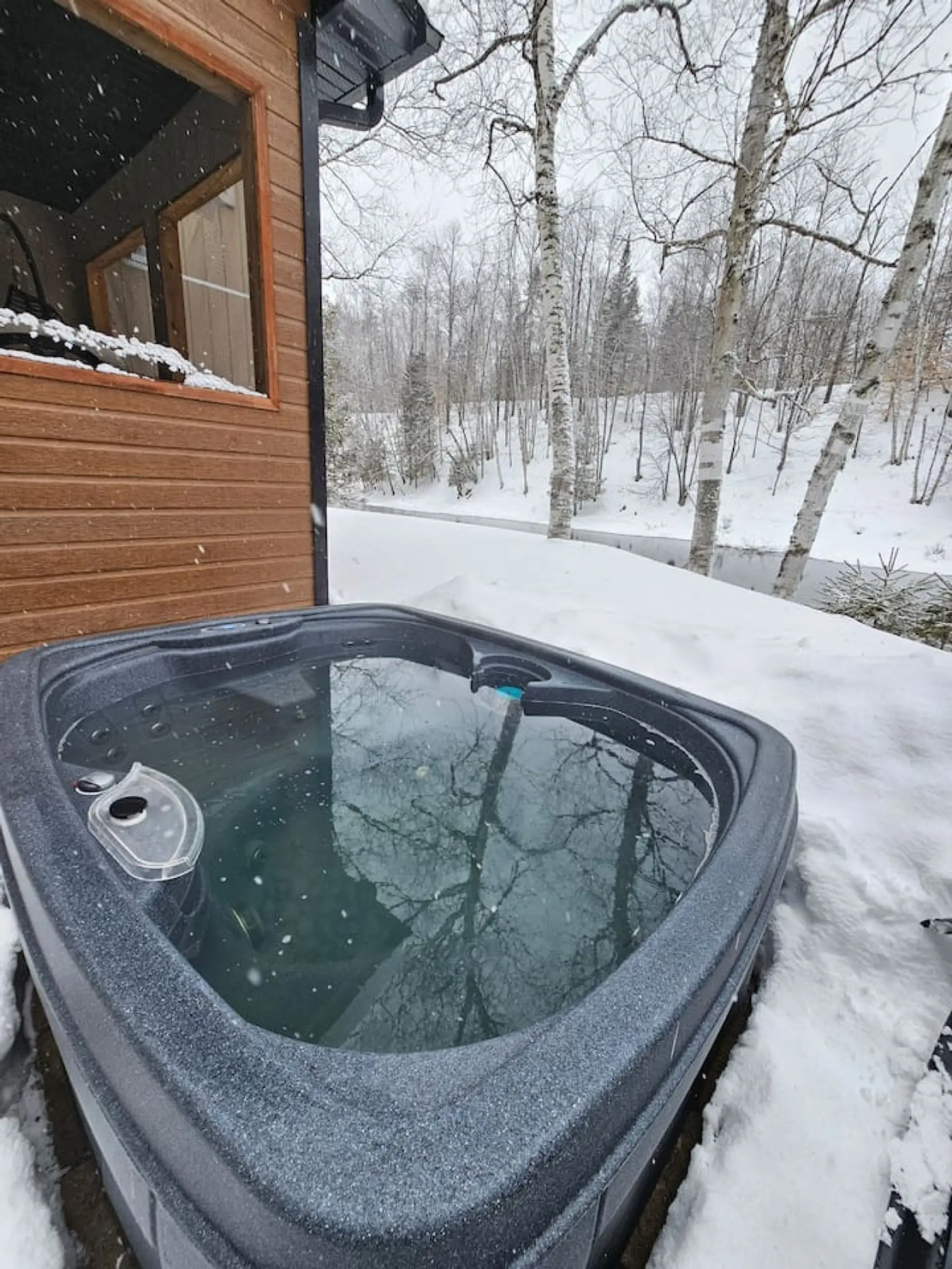 Outdoor private hot tub.