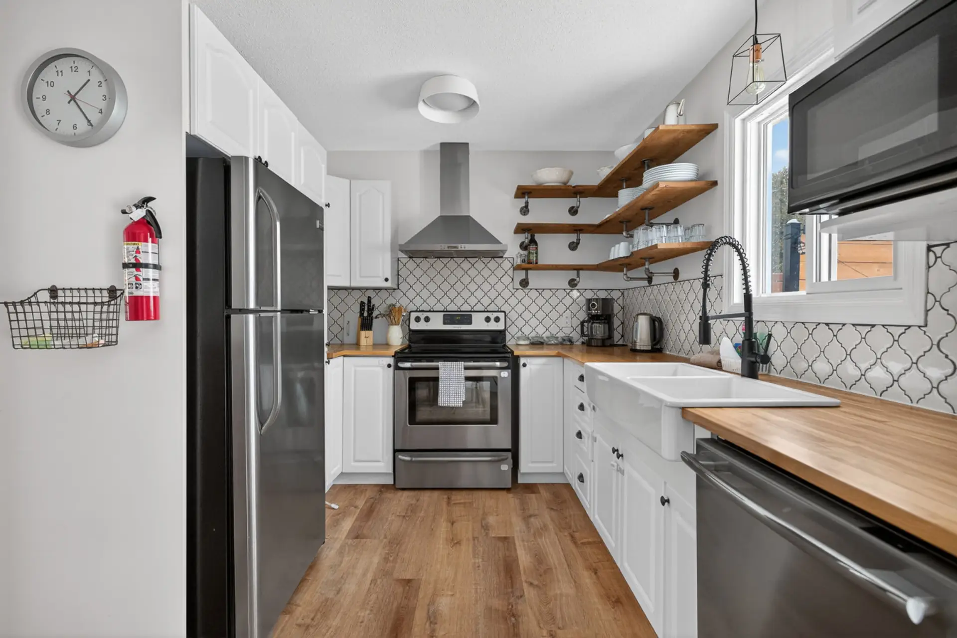 Full kitchen