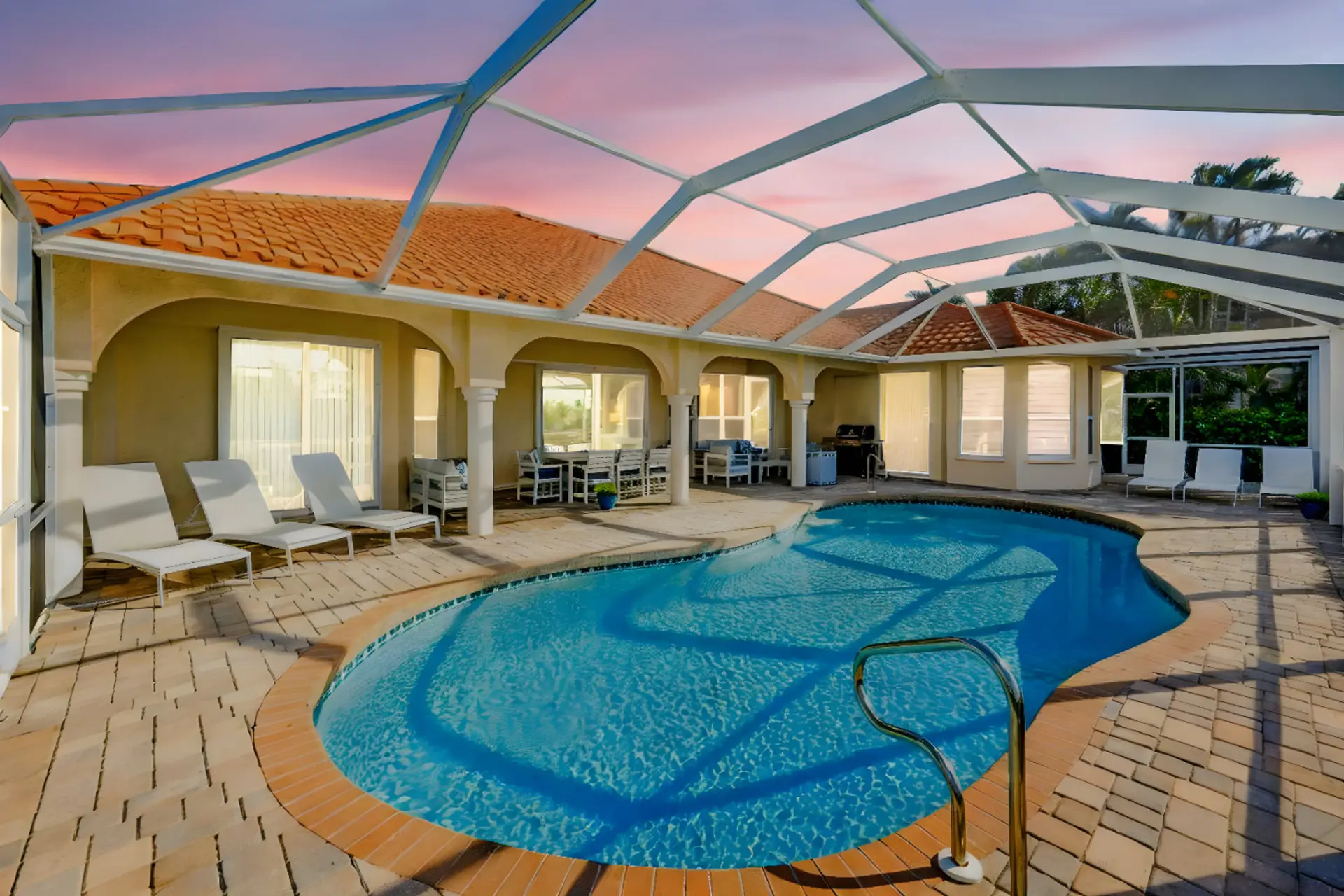 Captivating sunsets at Villa Blu