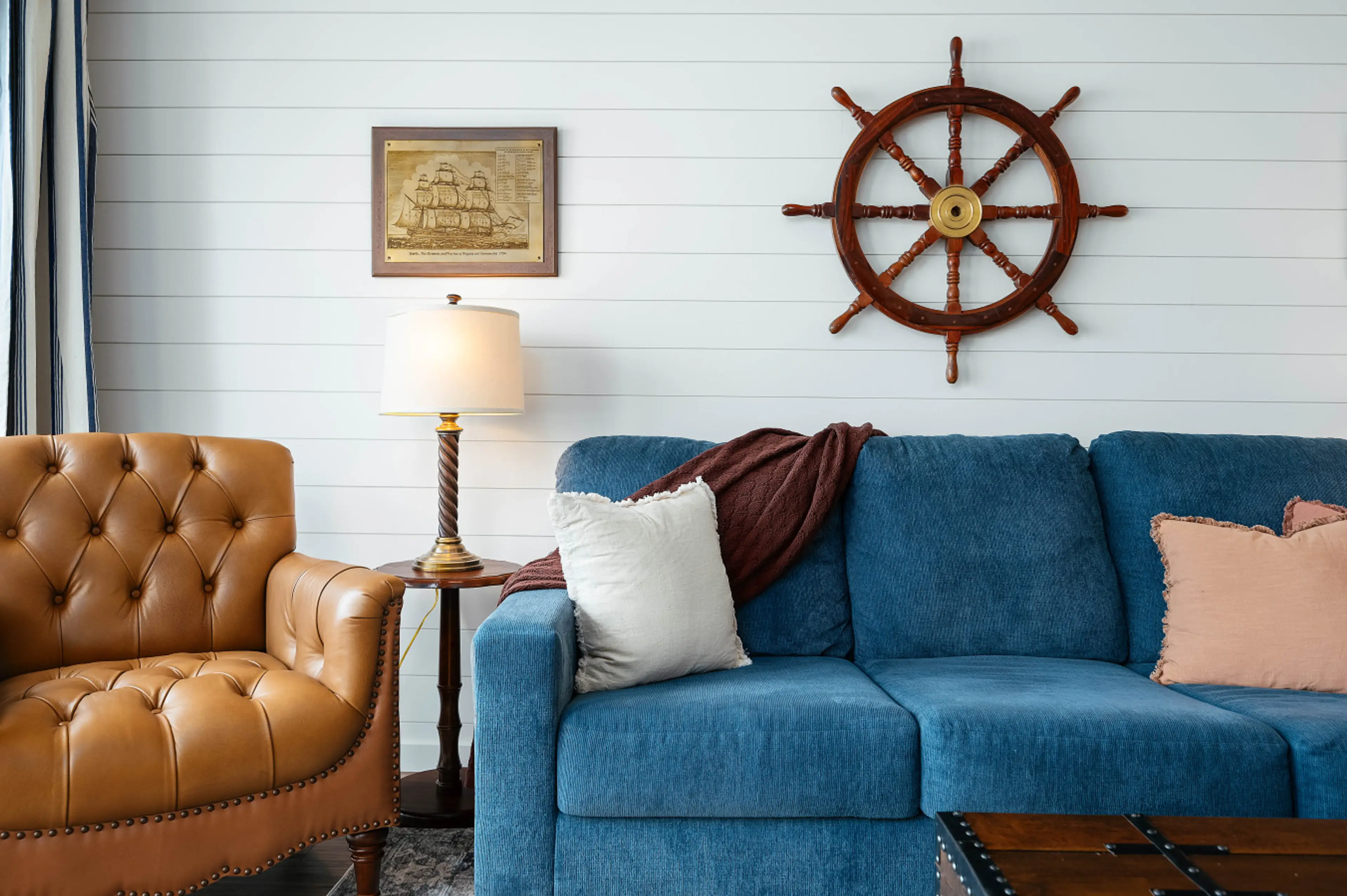 Unwind in style with mid-century modern furnishings and a comfortable sofa. ✨