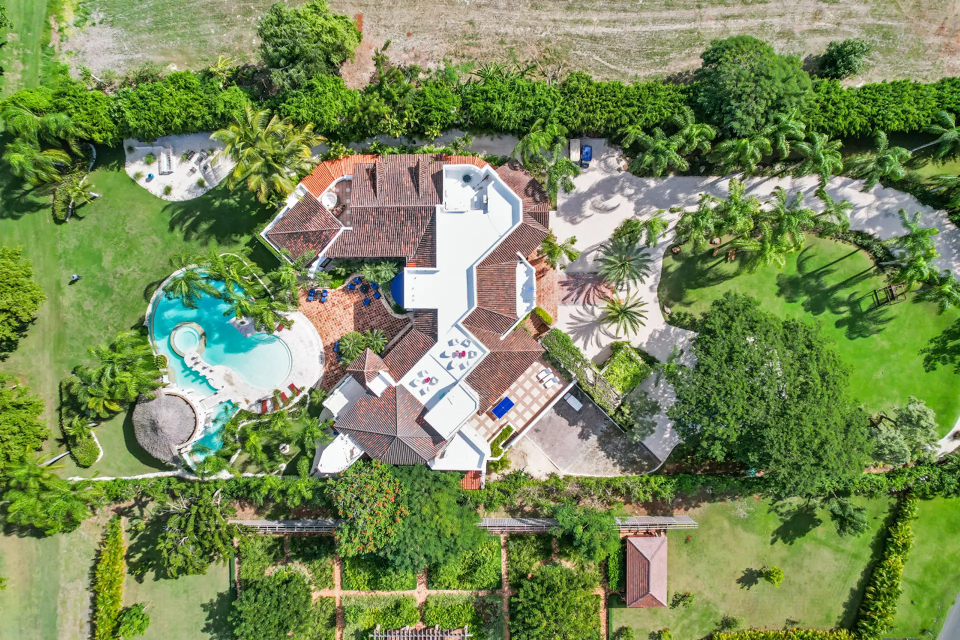 Villa de Los Sueños: a bird's eye view of the property