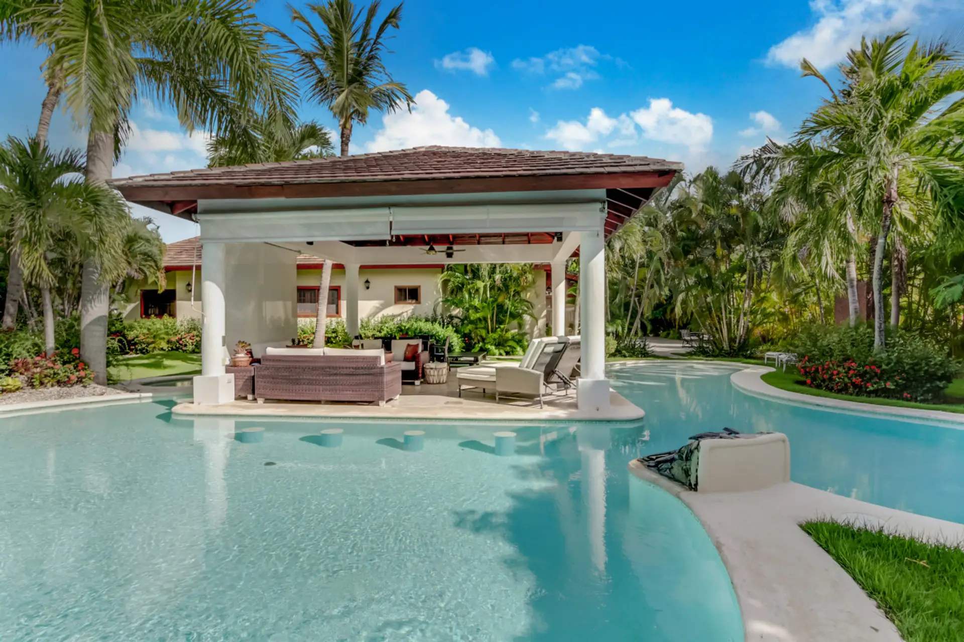 Villa Wyss: Comfy Zen sanctuary with pool, garden, fitness room & staff