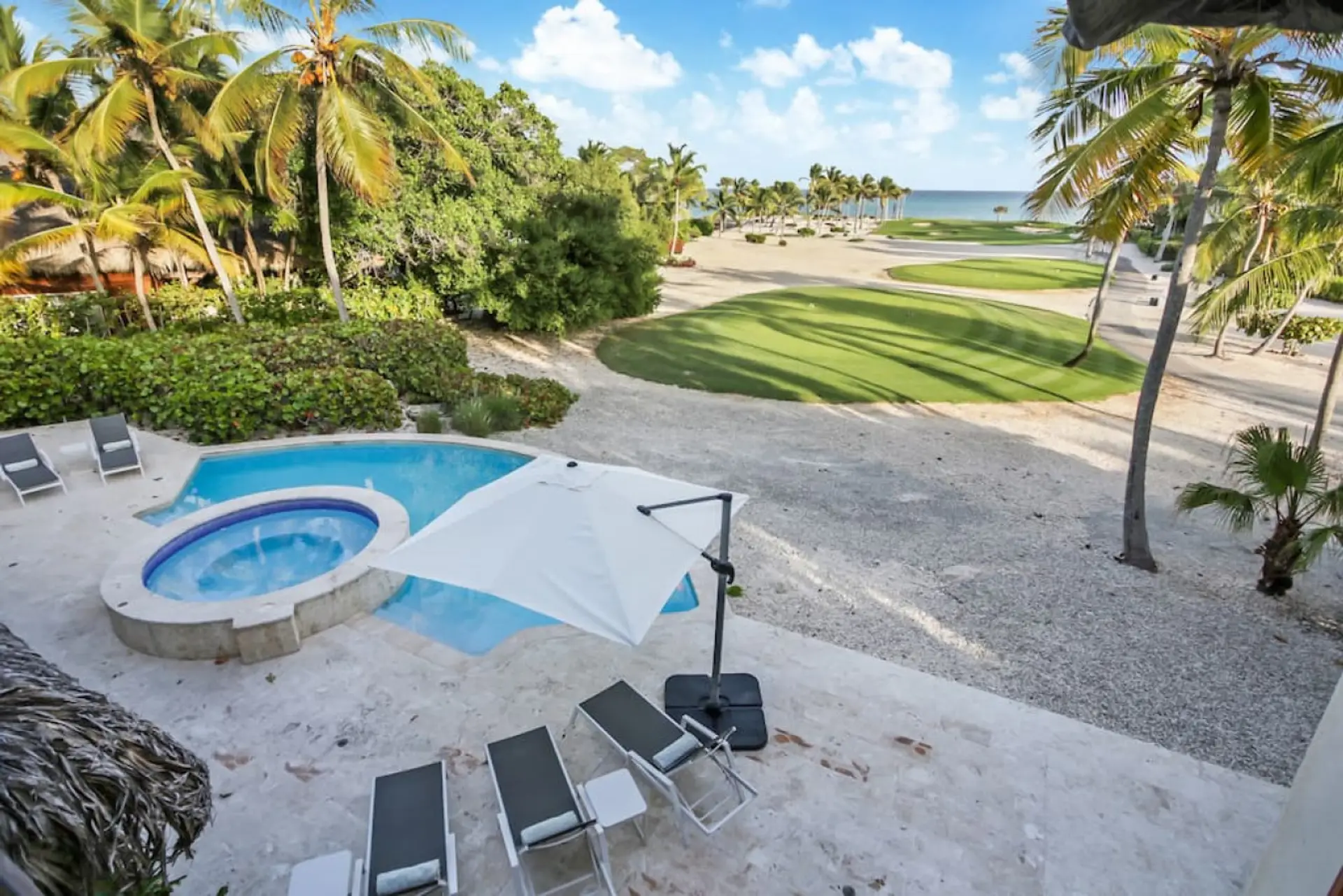 Caleton Villa 16: view of the pool area and golf course (Punta Espada hole 16)