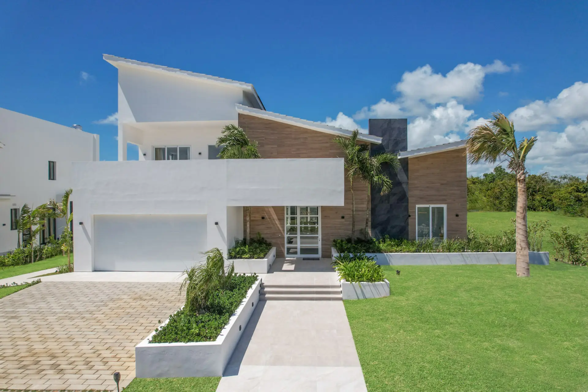 Villa Las Palmas 15: NEW luxury villa w/ screened-in pool, Jacuzzi, staff & golf cart