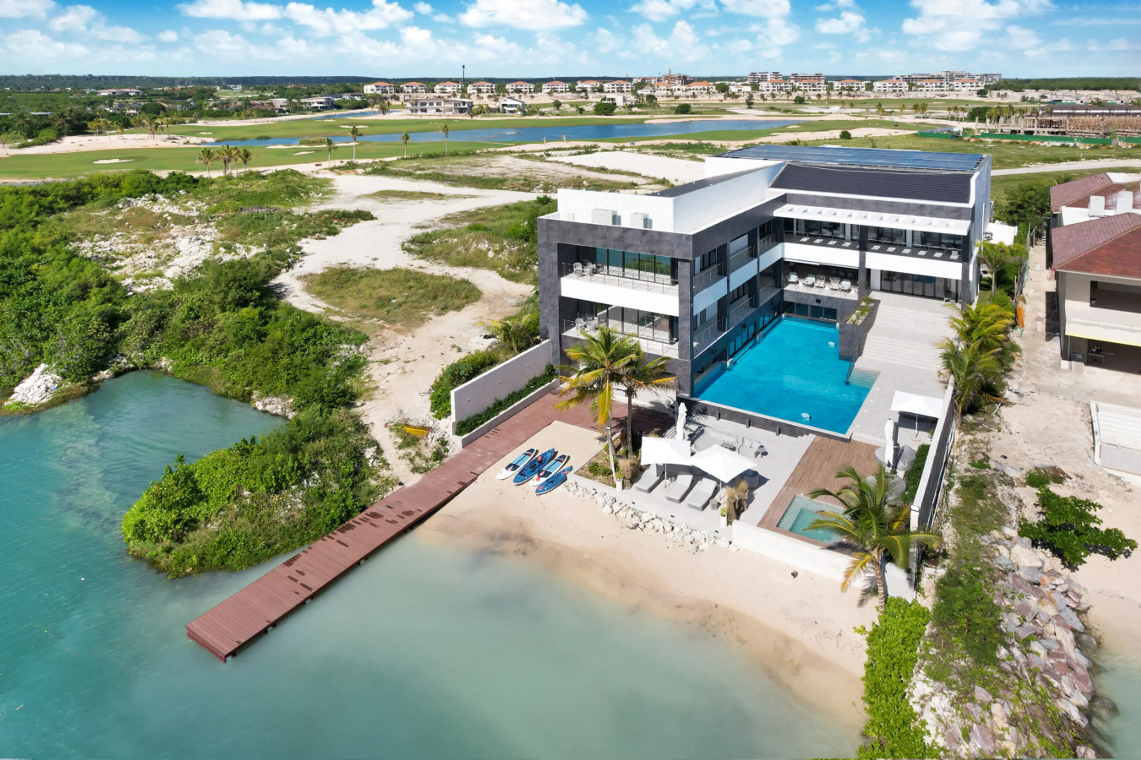 Vida Bella Estate: Oceanfront estate w/ private beach, full staff, pool, gym & cinema