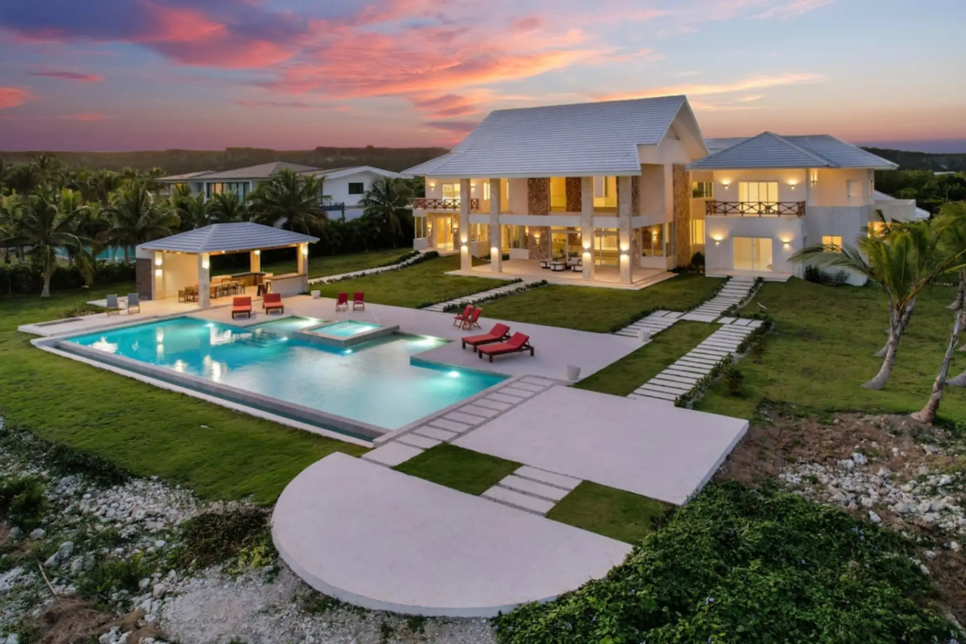 Villa Okyanus: Spectacular oceanview villa w/ pool, Jacuzzi, full staff & golf cart