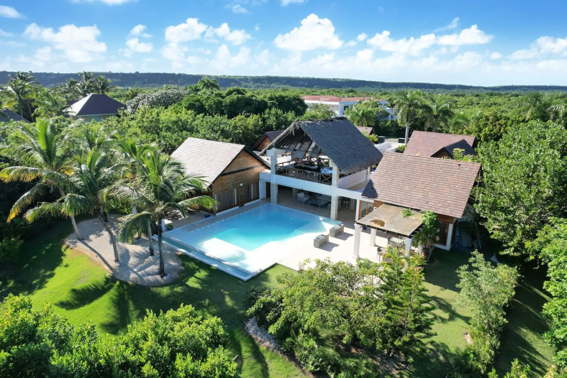 Villa Monica: Aerial view of the property