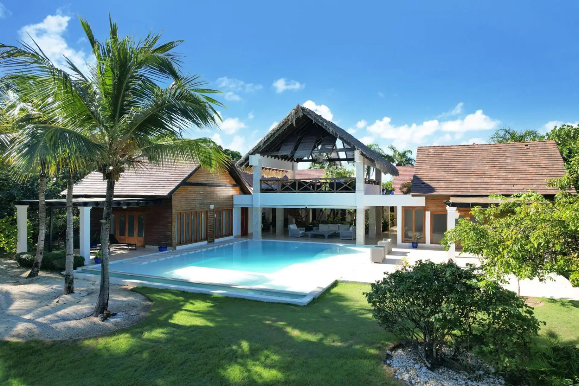 Villa Monica: View of the pool area and terraces