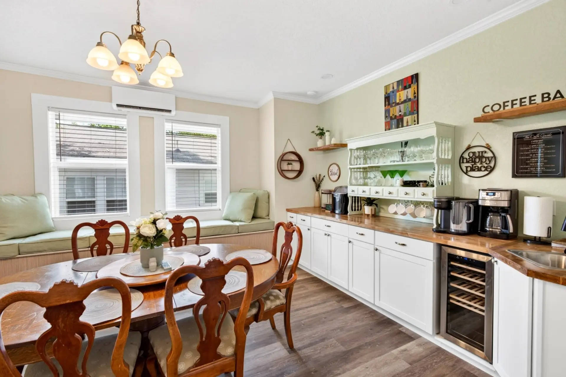 Dining Room W/Coffee & Drink Bar