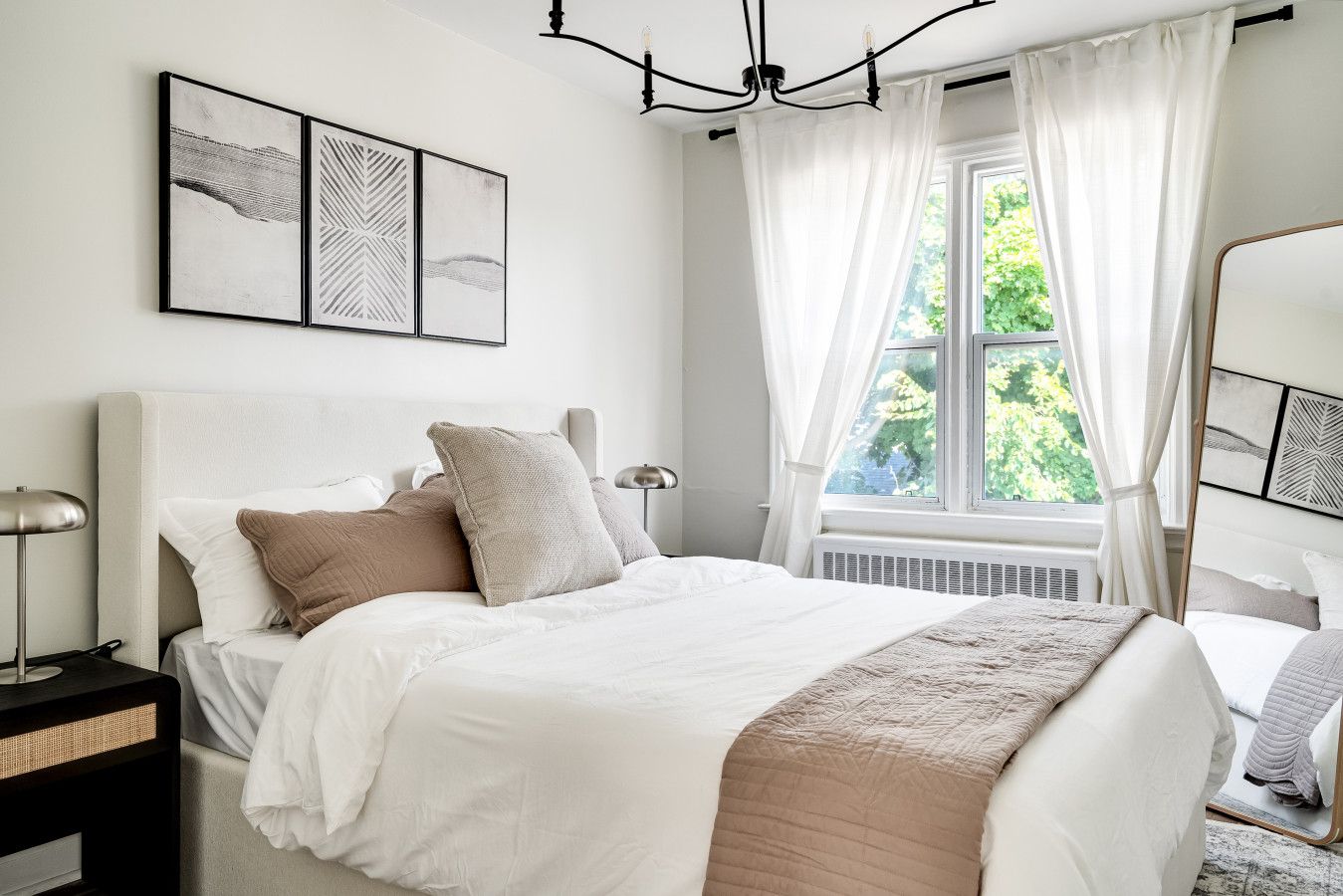 Stylish 2BR — Near Queen's & Hospitals — Kingston