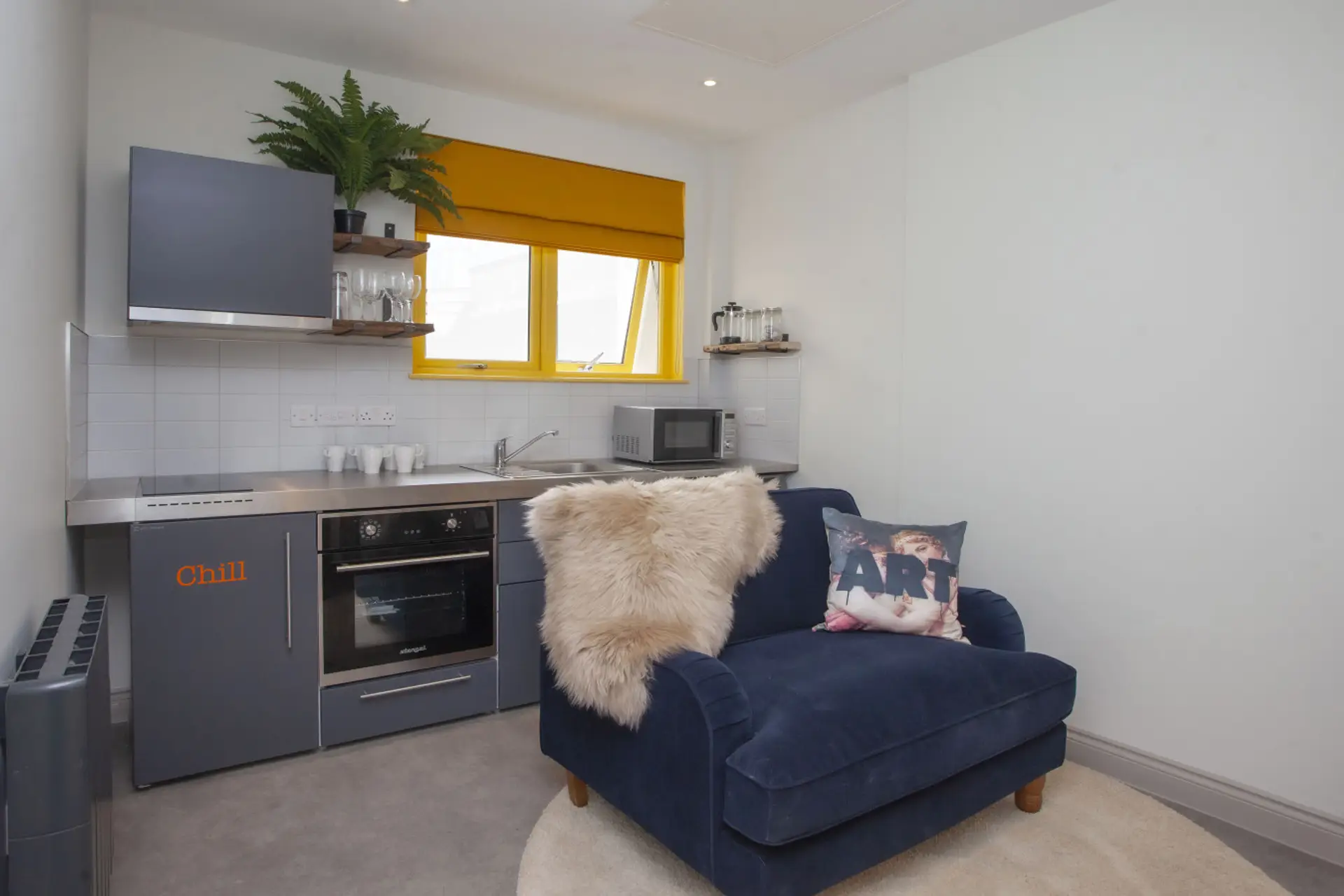 Stylish city-centre studio with cozy sofa, Smart TV, and modern kitchen.