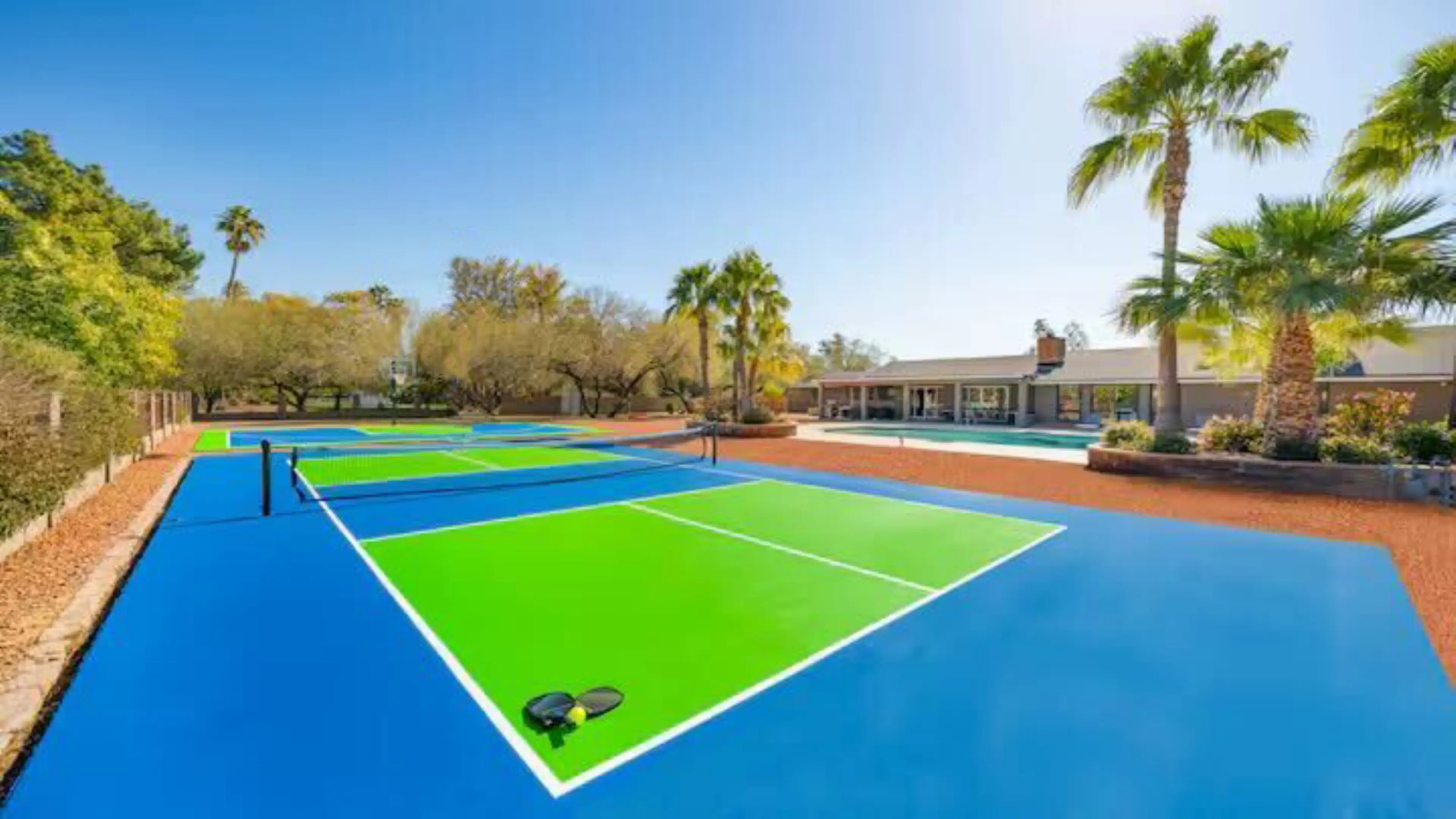 [Amenities] Pickleball and basketball courts