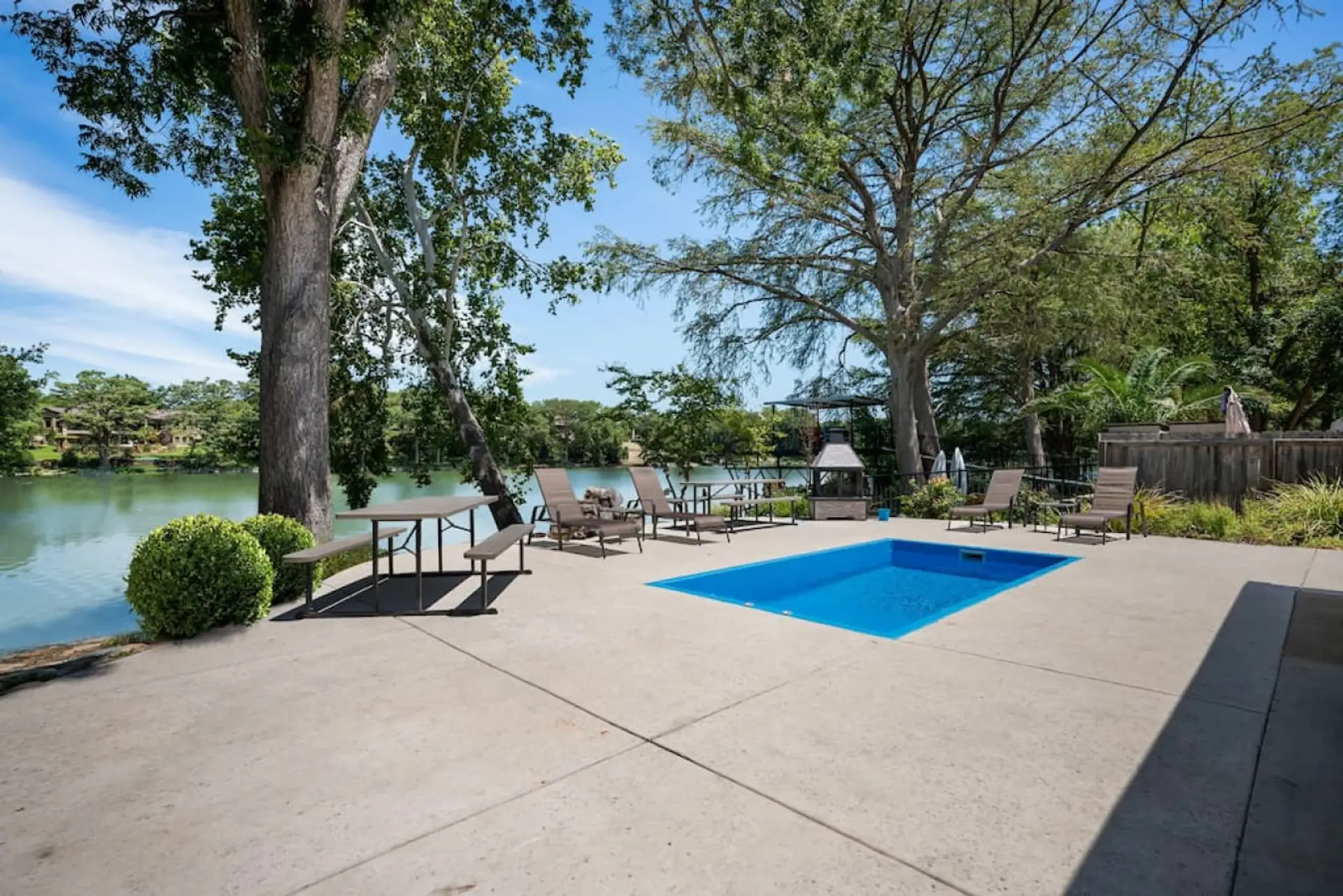 Lake Dunlap lakefront home with wonderful views