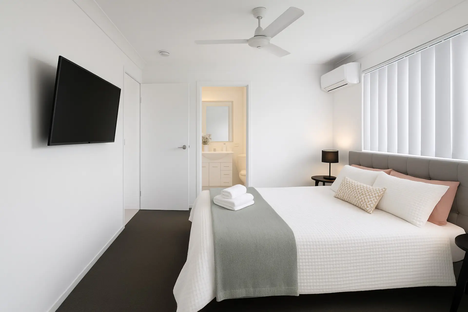 Cozy bedroom with TV & breeze