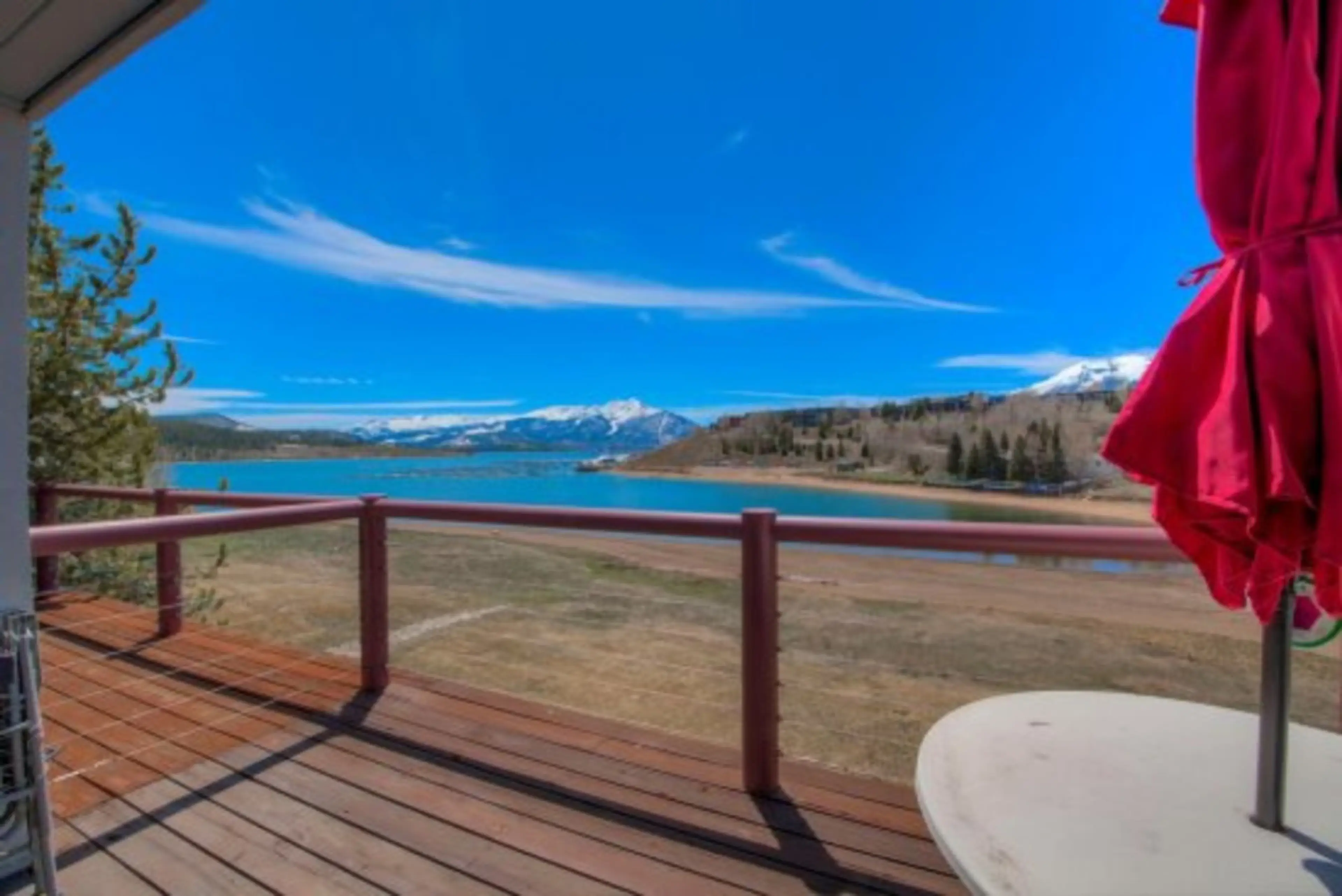 Welcome to Eastbay 210, This beautiful apartment offers breathtaking views and incredible location that is sure to make your mountain vacation.