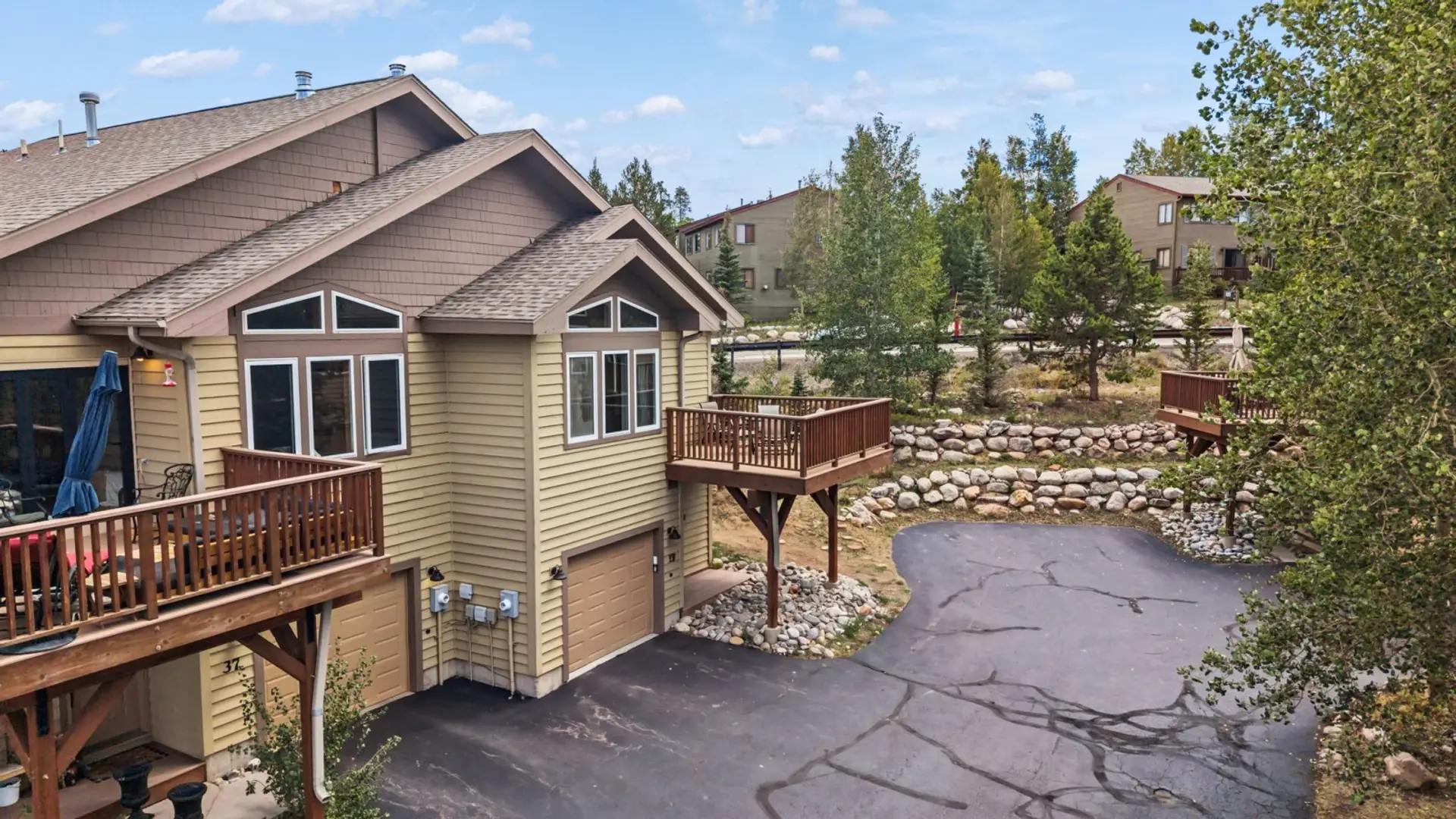 Welcome to Twin Seasons managed by 5 Diamond Lodging