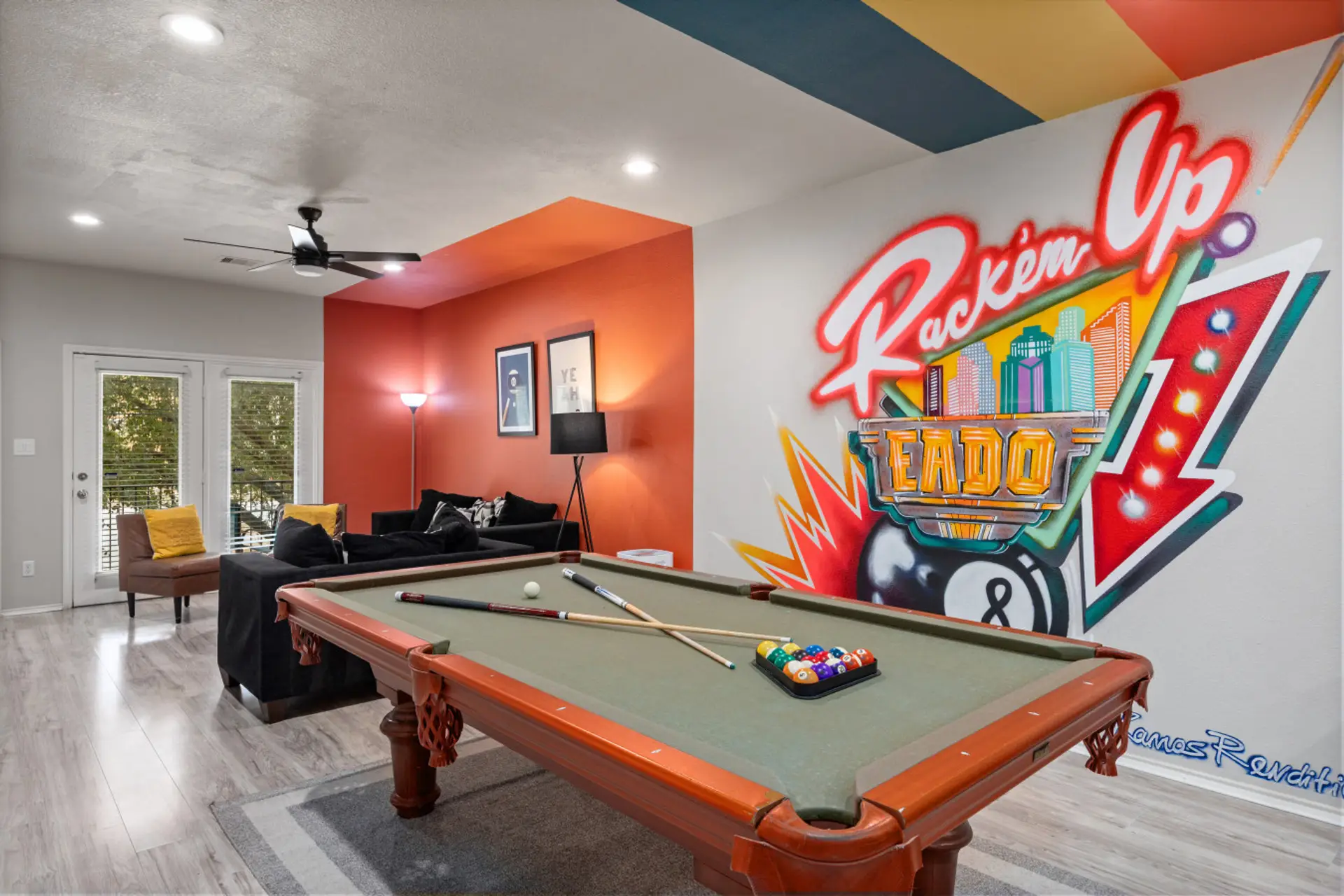 Play a round of pool under the bold “Rack ’Em Up EaDo” mural—your built-in entertainment hub for game nights before heading to nearby stadiums and downtown nightlife.