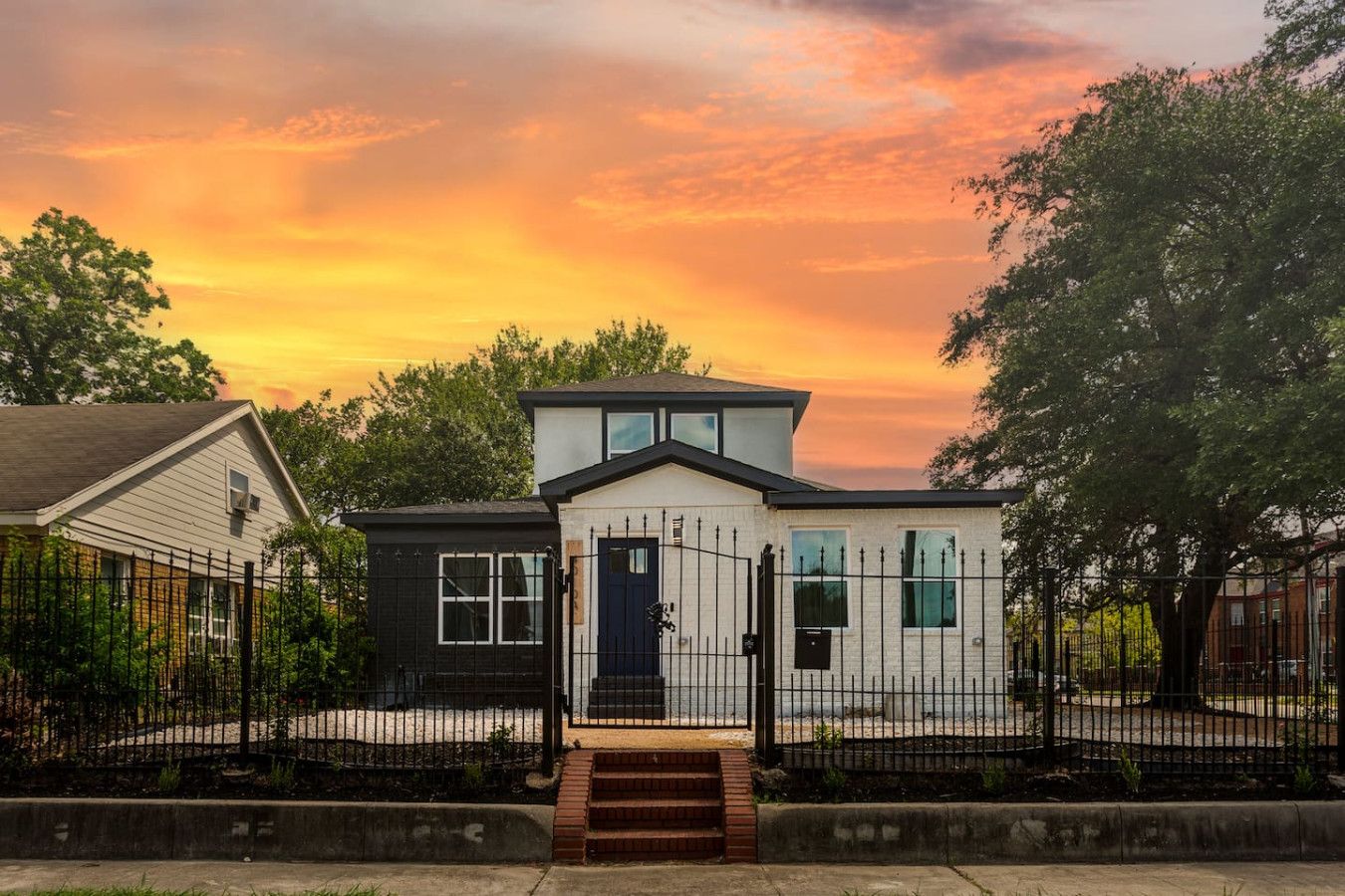 Med Center 5BR Duplex - Houston Medical Center Short-Term Rental