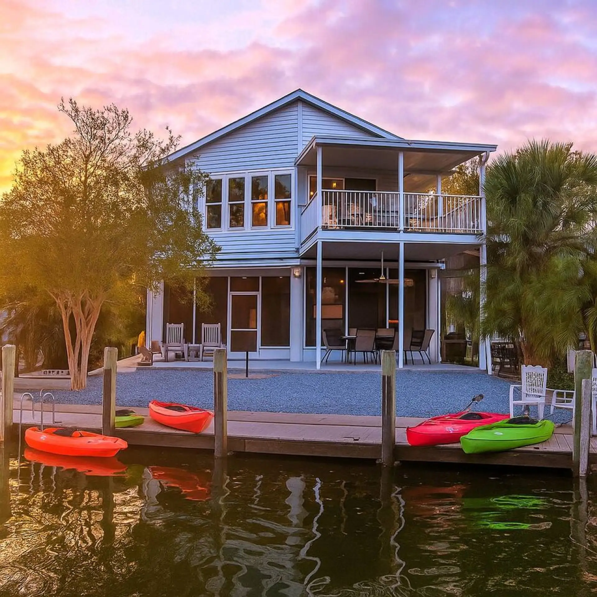Welcome to Pelican’s Point — your main river paradise in Weeki Wachee.