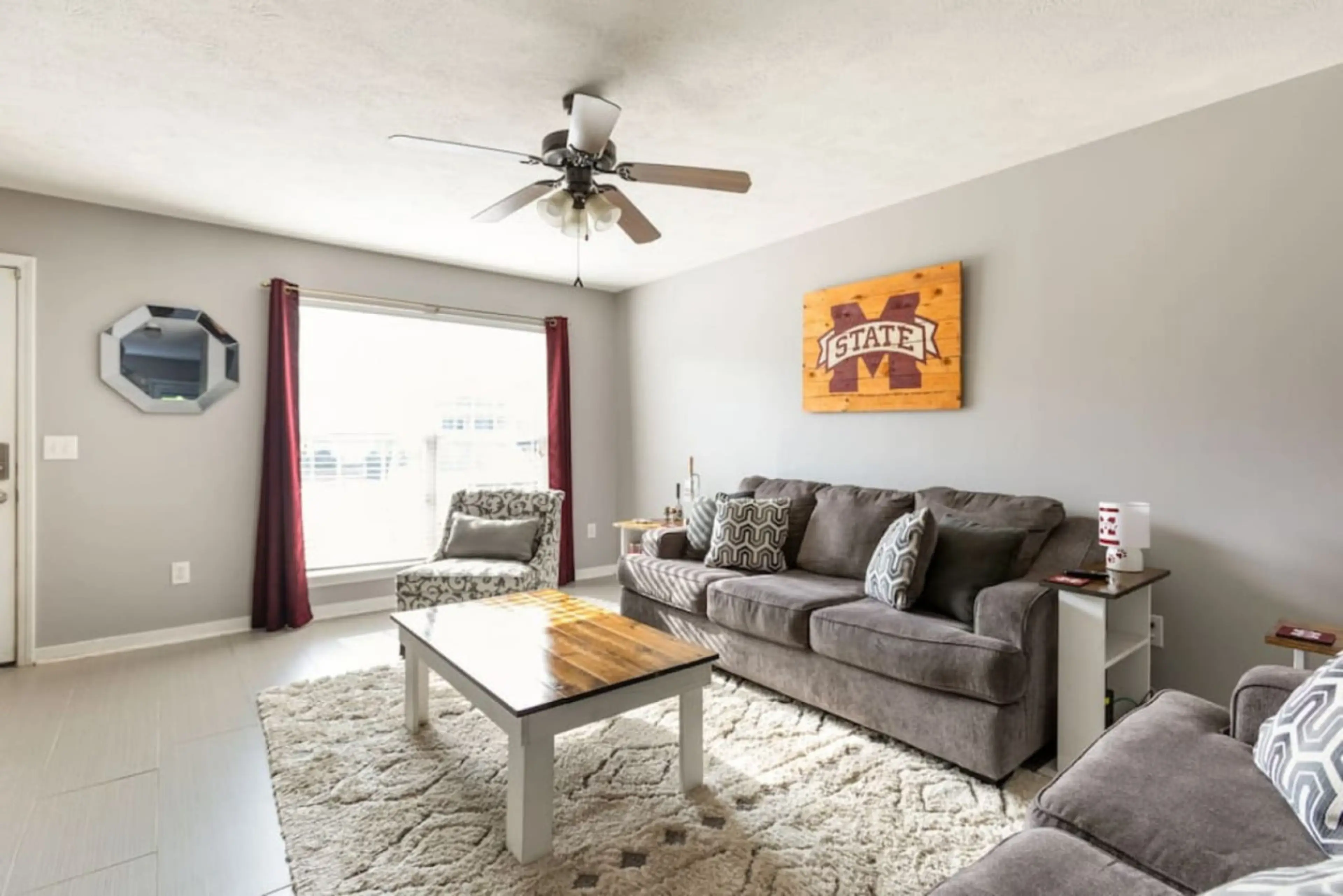 Living room with 60" Smart TV(Cable TV included)