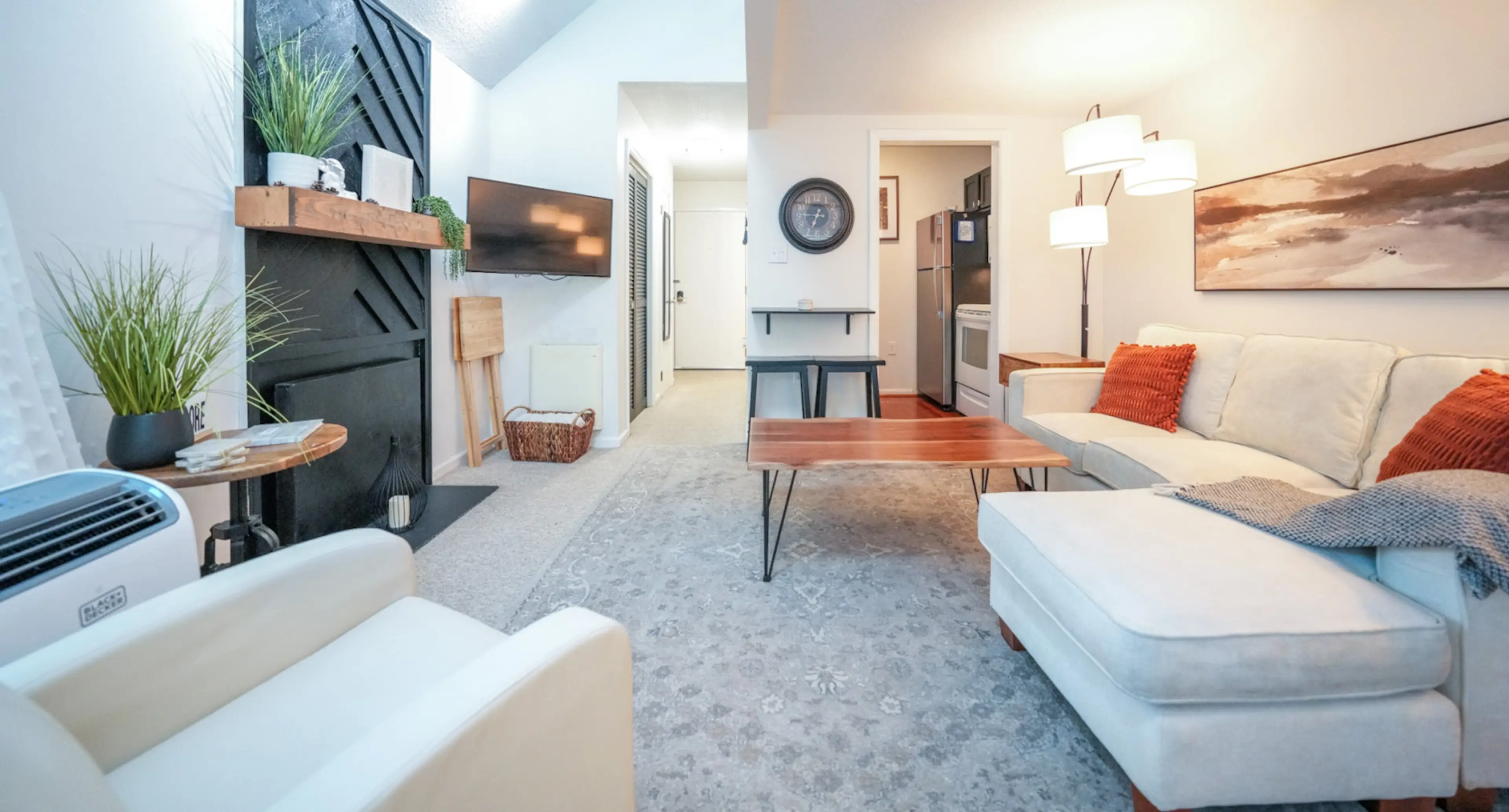 Built in full size bed, with built in storage drawers. Sound machine provided. 32" smart Roku TV. Living Room w/ recliner and sectional. 32" TV.