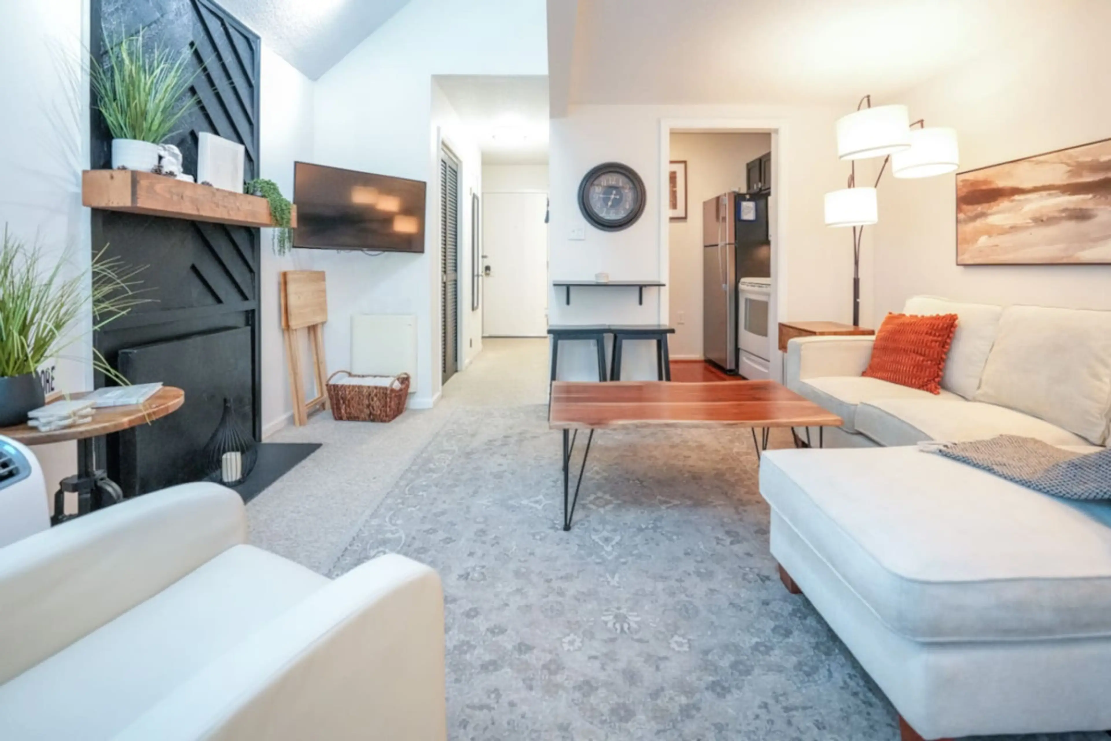 Built in full size bed, with built in storage drawers. Sound machine provided. 32" smart Roku TV. Living Room w/ recliner and sectional. 32" TV.