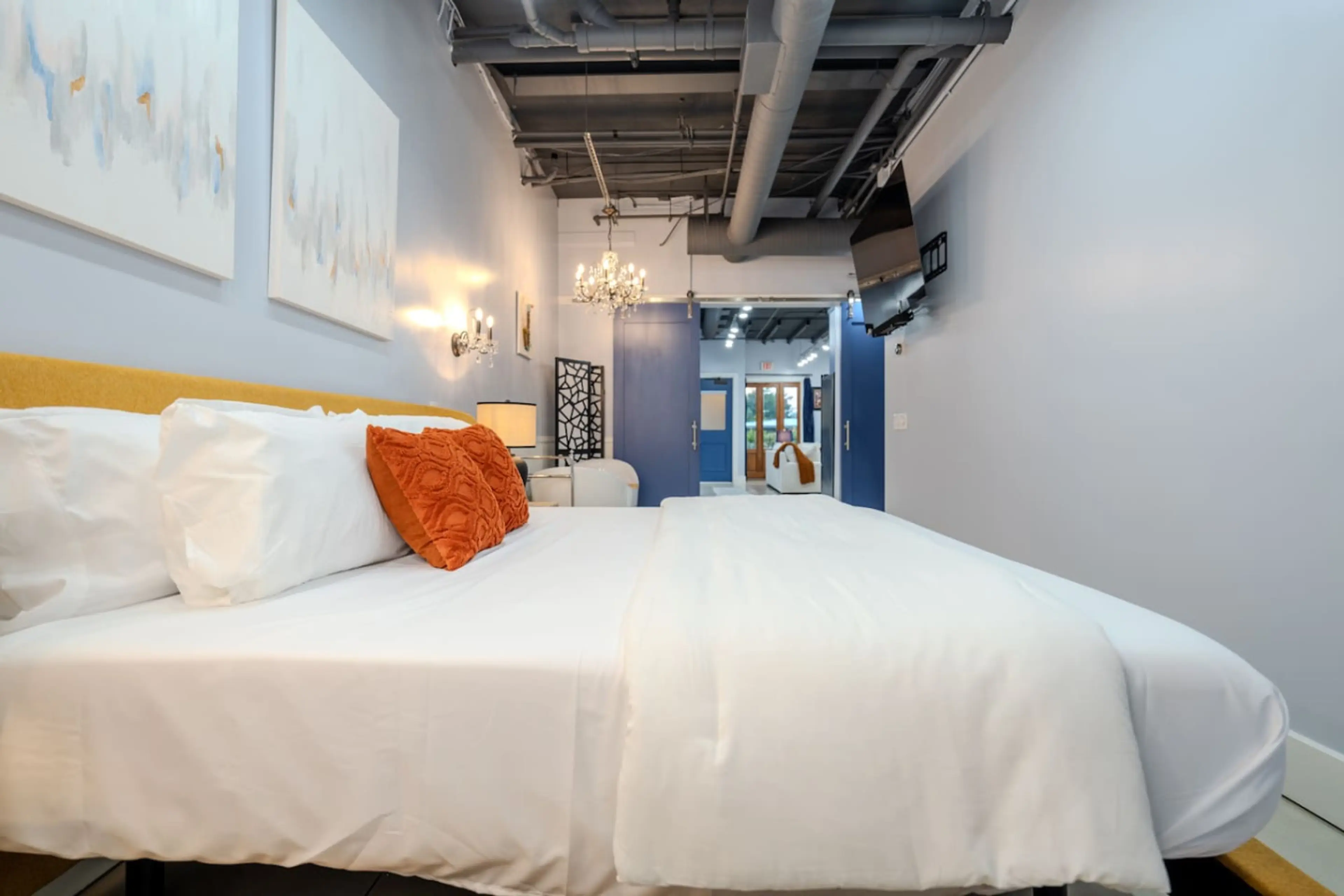 King size bed, two side tables with sound machines. Amazing soaker tub with room divider for privacy. 65” smart TV (must sign into your own streaming accounts).