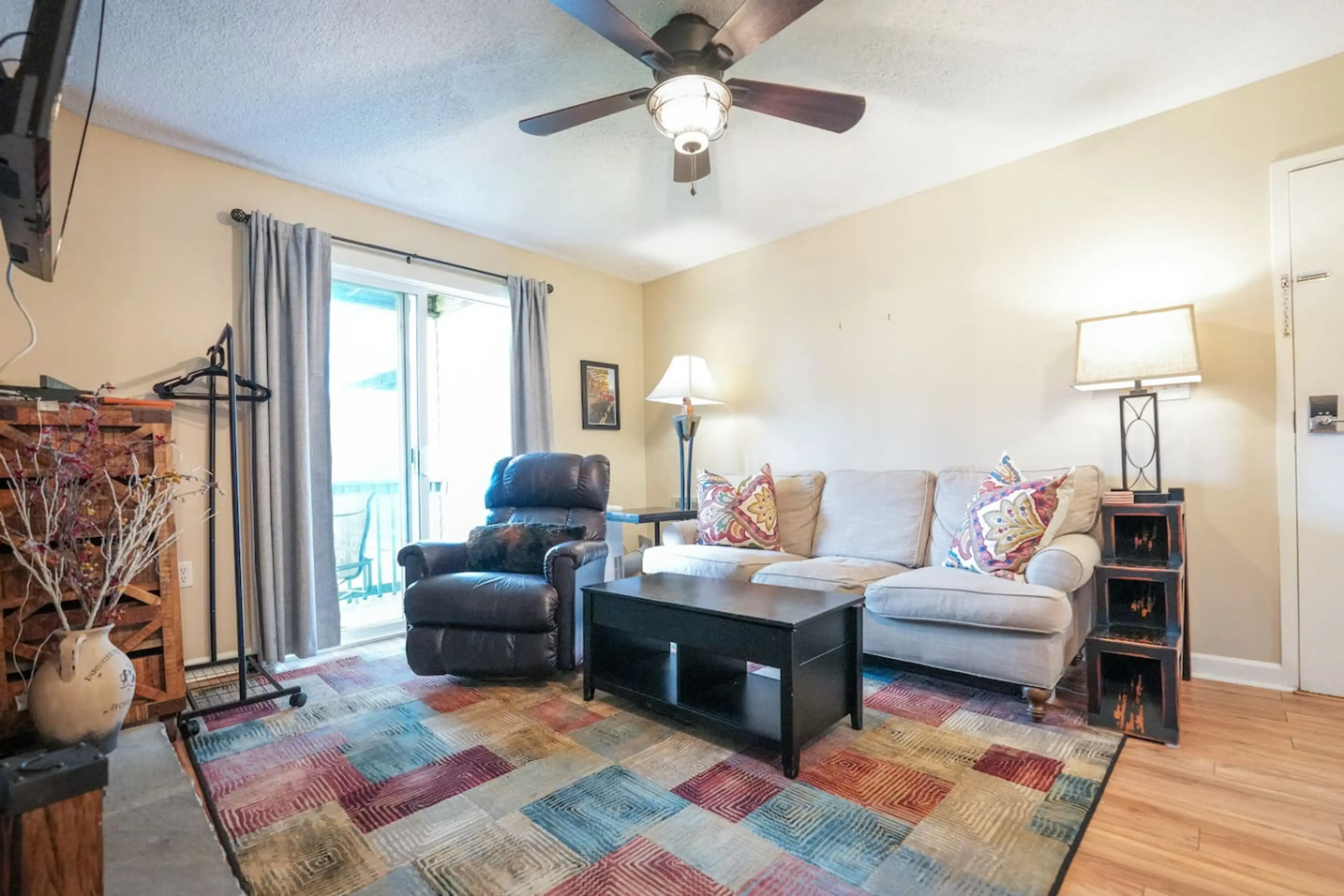 Studio w/ full kitchen, queen bed, washer/dryer, 48" Roku Smart TV in living room and 40" Roku Smart TV in bedroom.