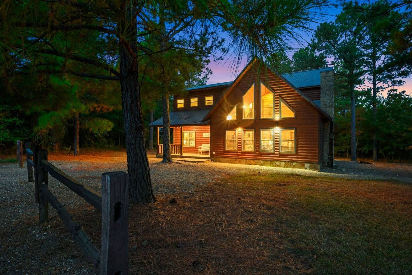 always-welcome-relax-play-pet-friendly-hot-tub-pool-table