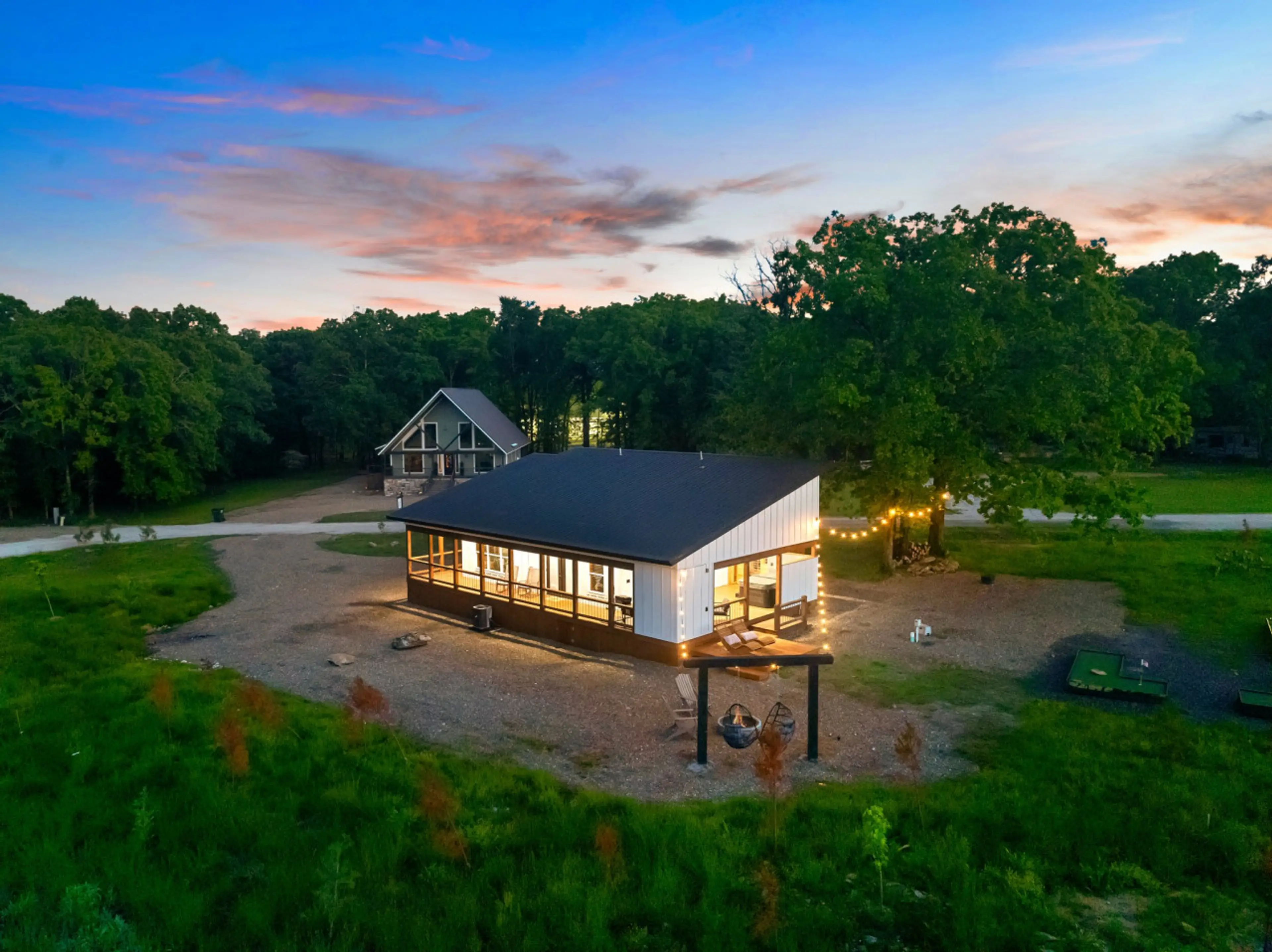 Diamond Sky · Soothing Sauna | Putt-Putt, Jacuzzi Bath & Hot Tub