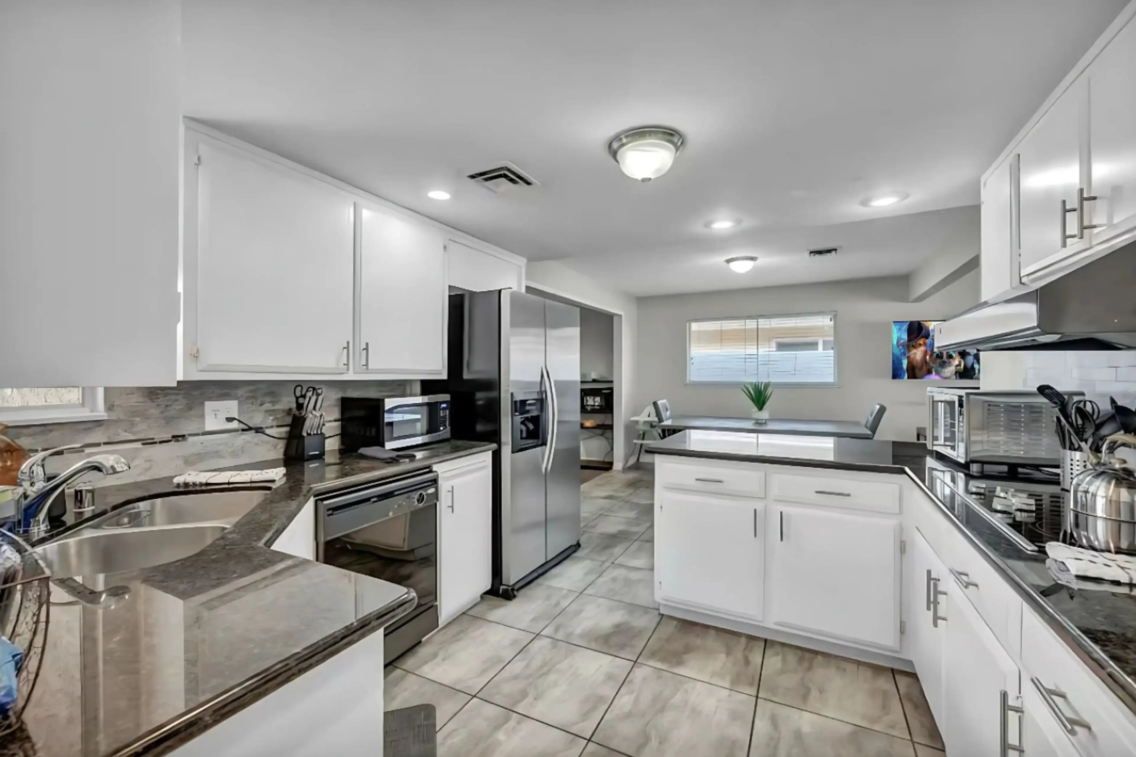 Kitchen is fully equipped