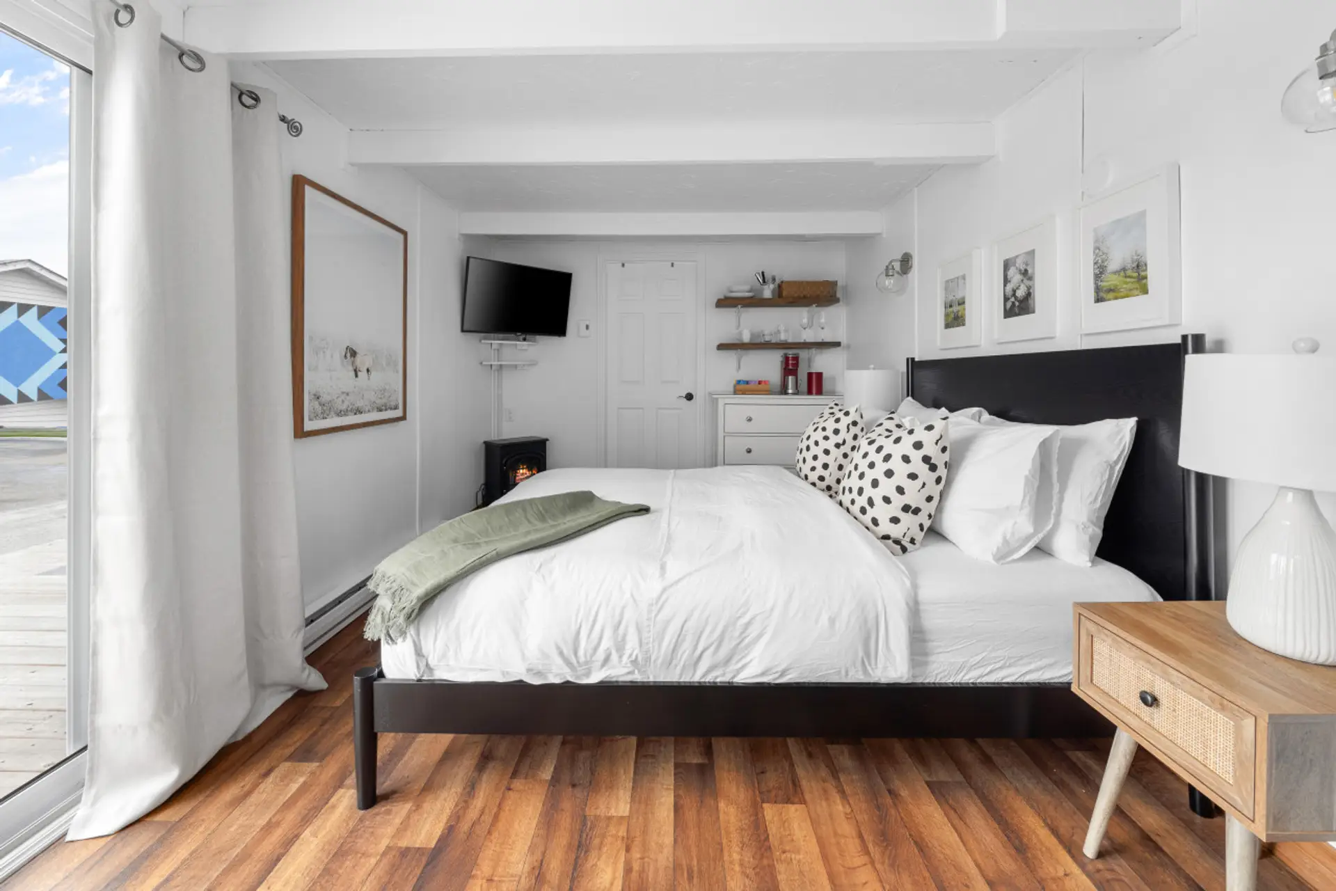 Cozy queen bed
