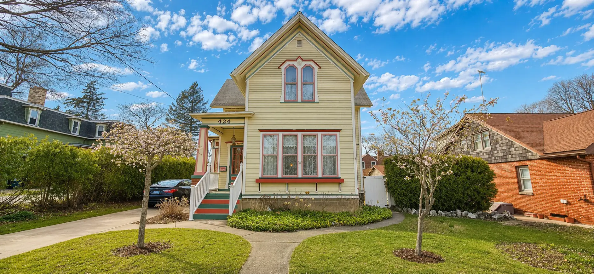 Spruce Street Retreat | Charming Victorian 1 Mile to Lake Michigan