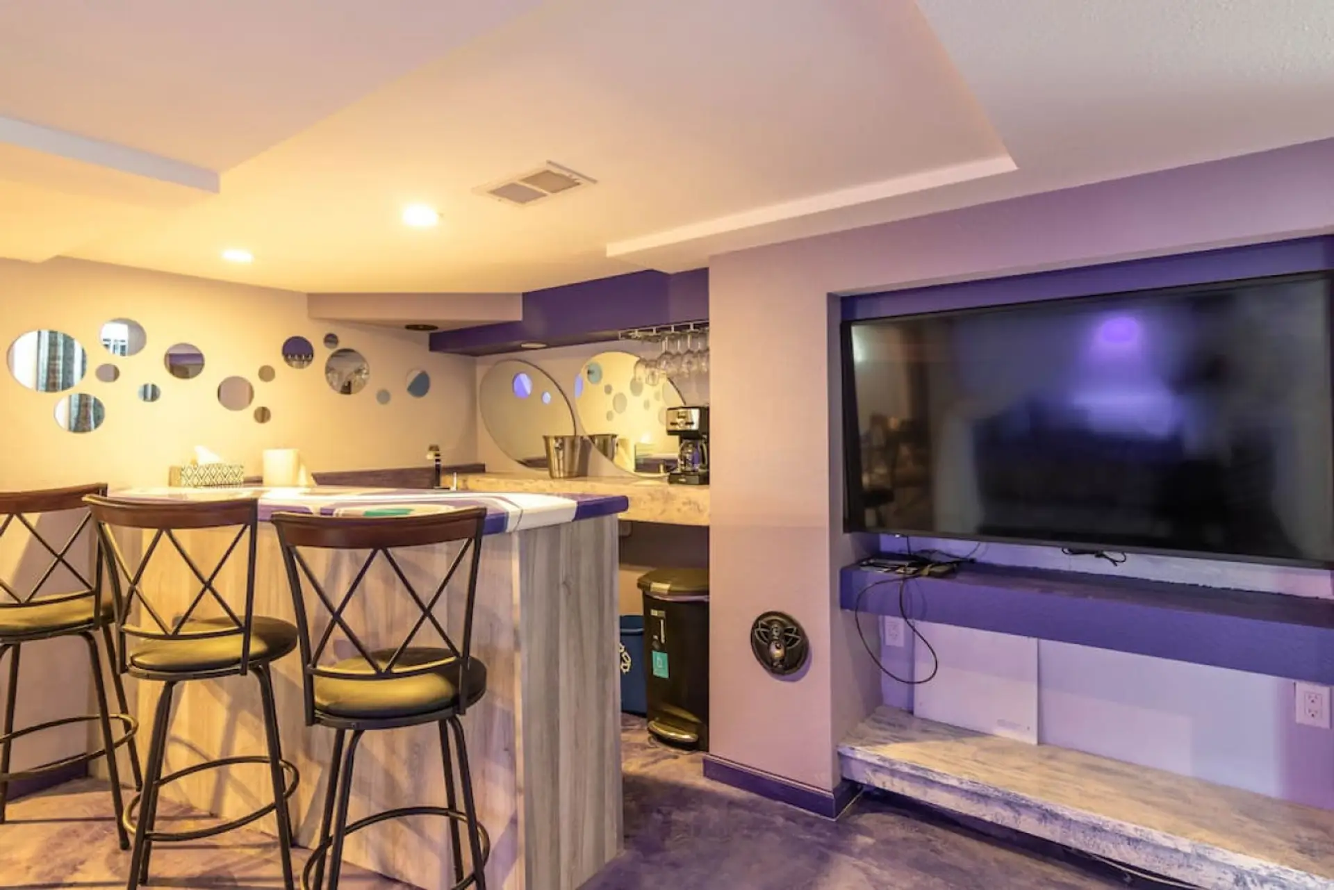Finished basement with wet bar, smoking room & bath