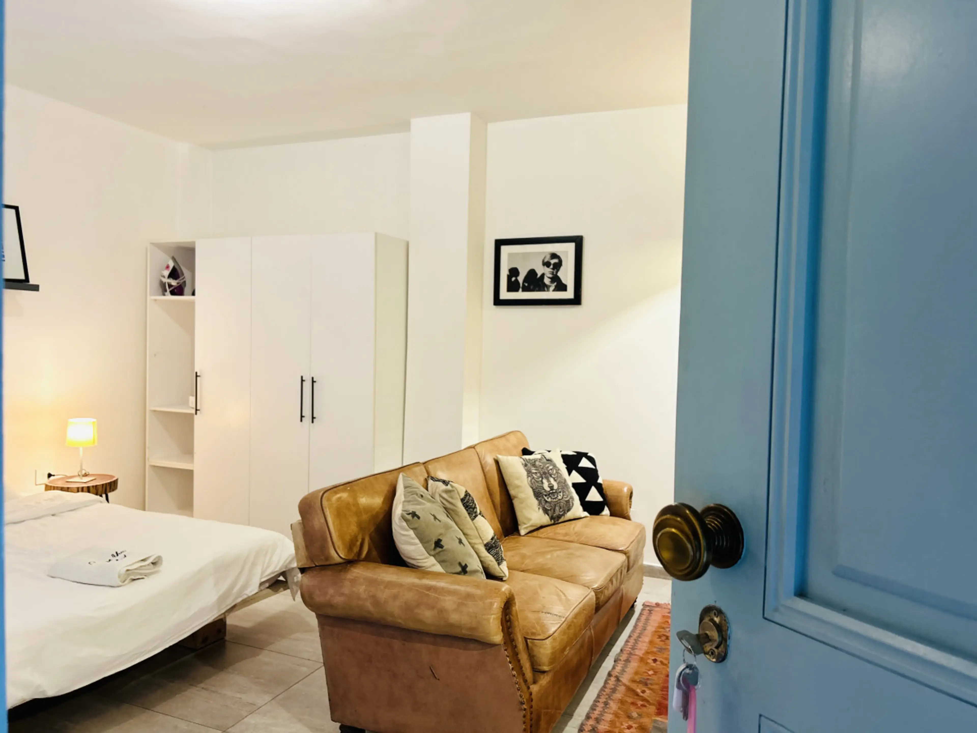 Maximized comfort in a minimalist space.