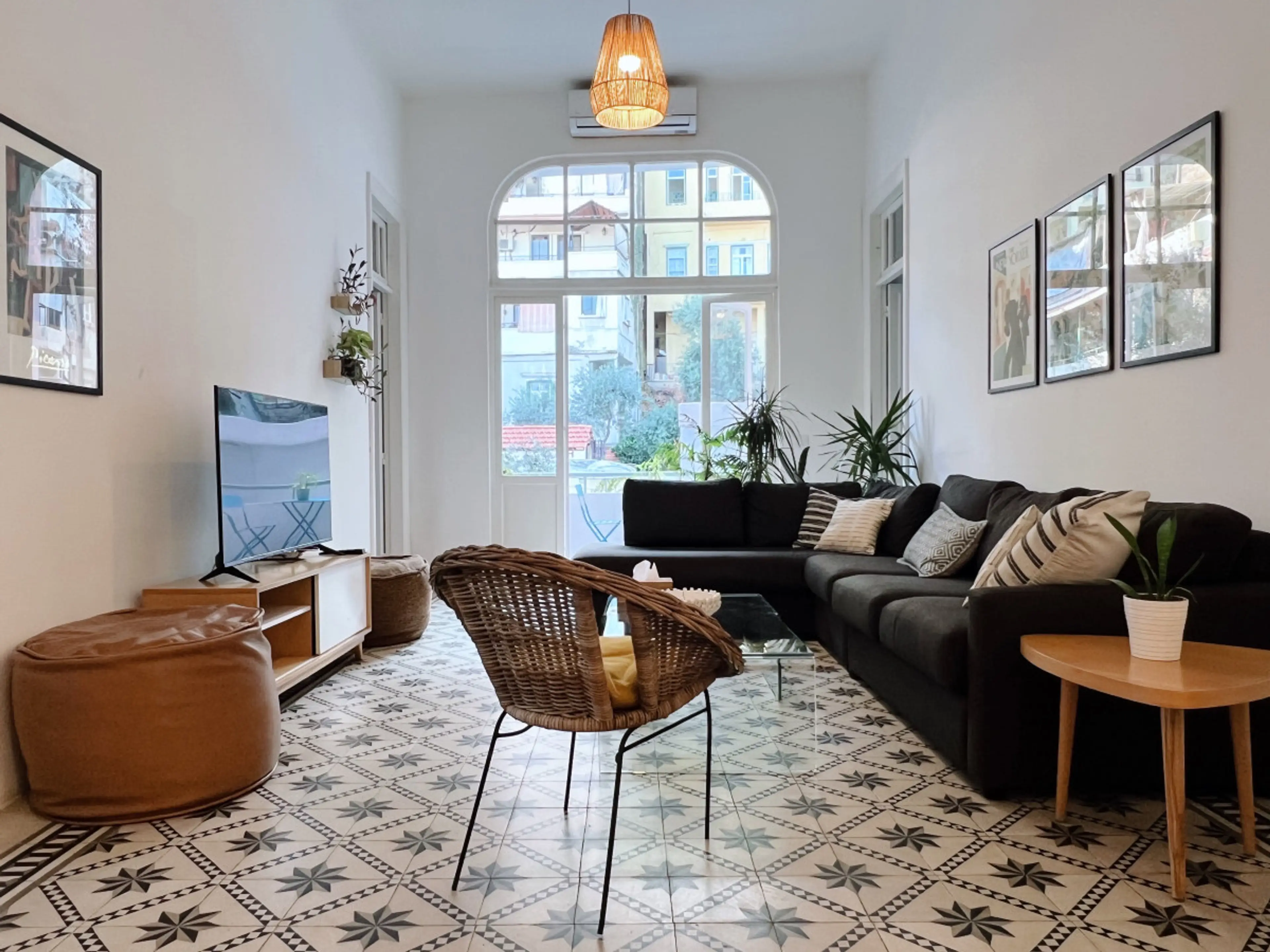 cosy up in this sunlit living room!