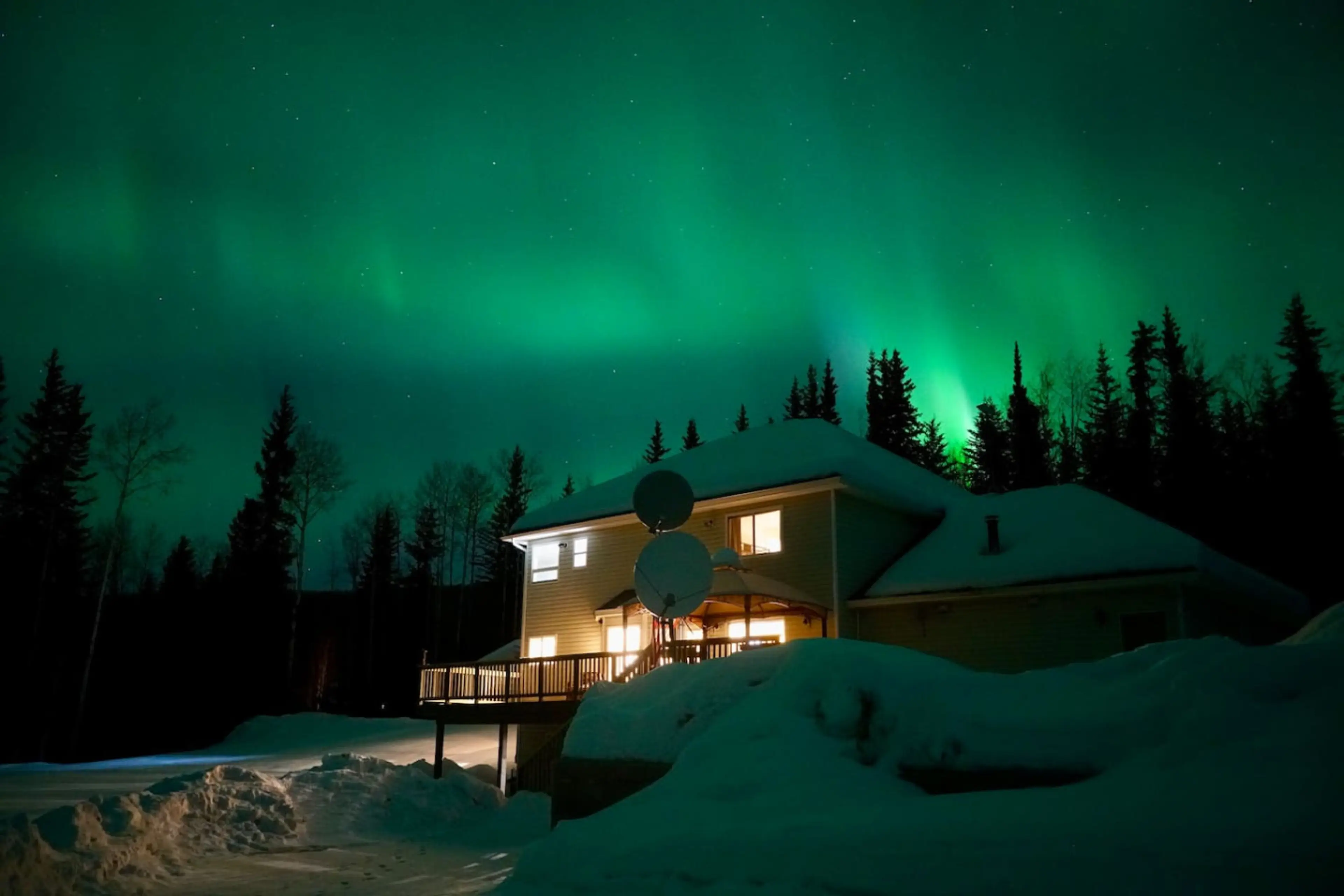 Amazing aurora right in front of your house
