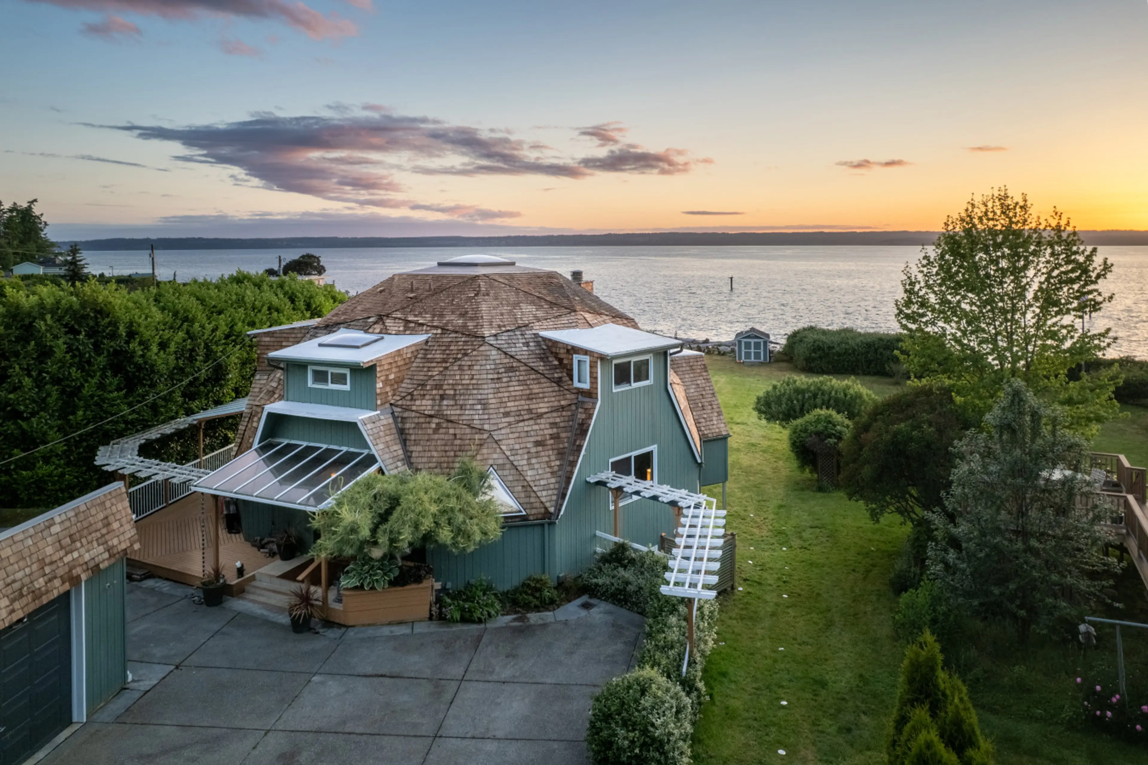 Dome house by the private beach