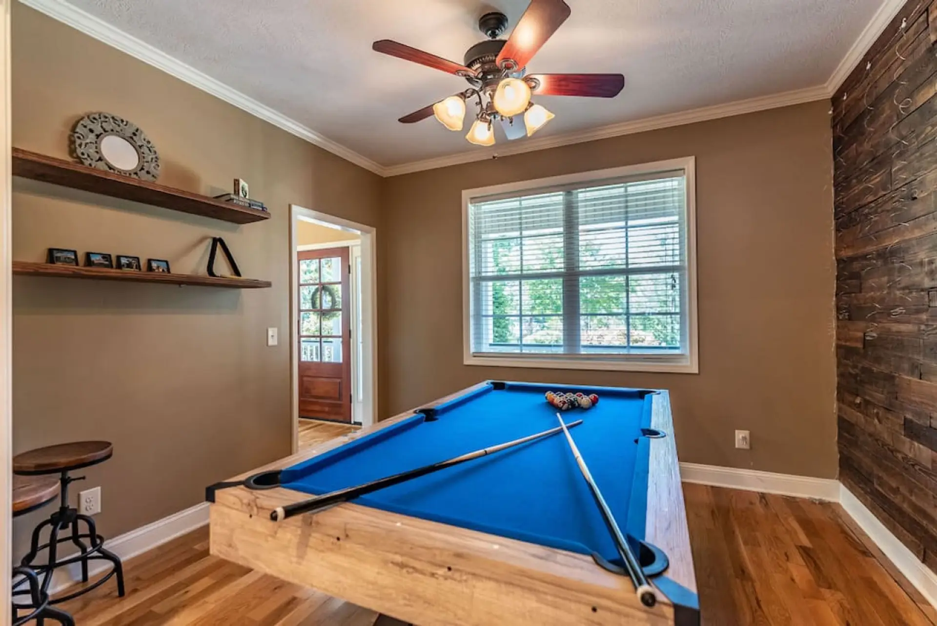 Unwind in our pool room, where you can reclaim victory after a tough day on the greens.