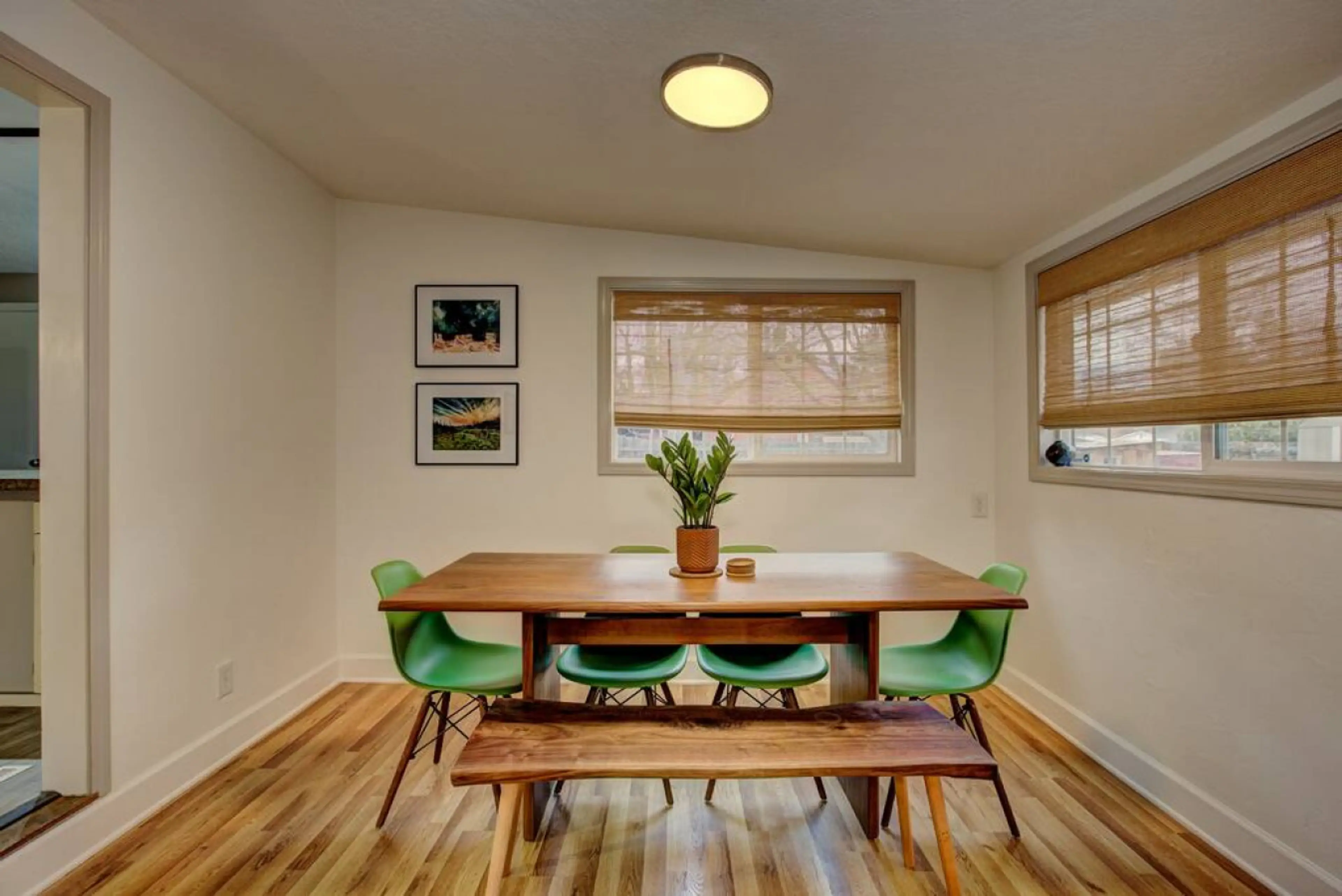 Dining area, can seat 7