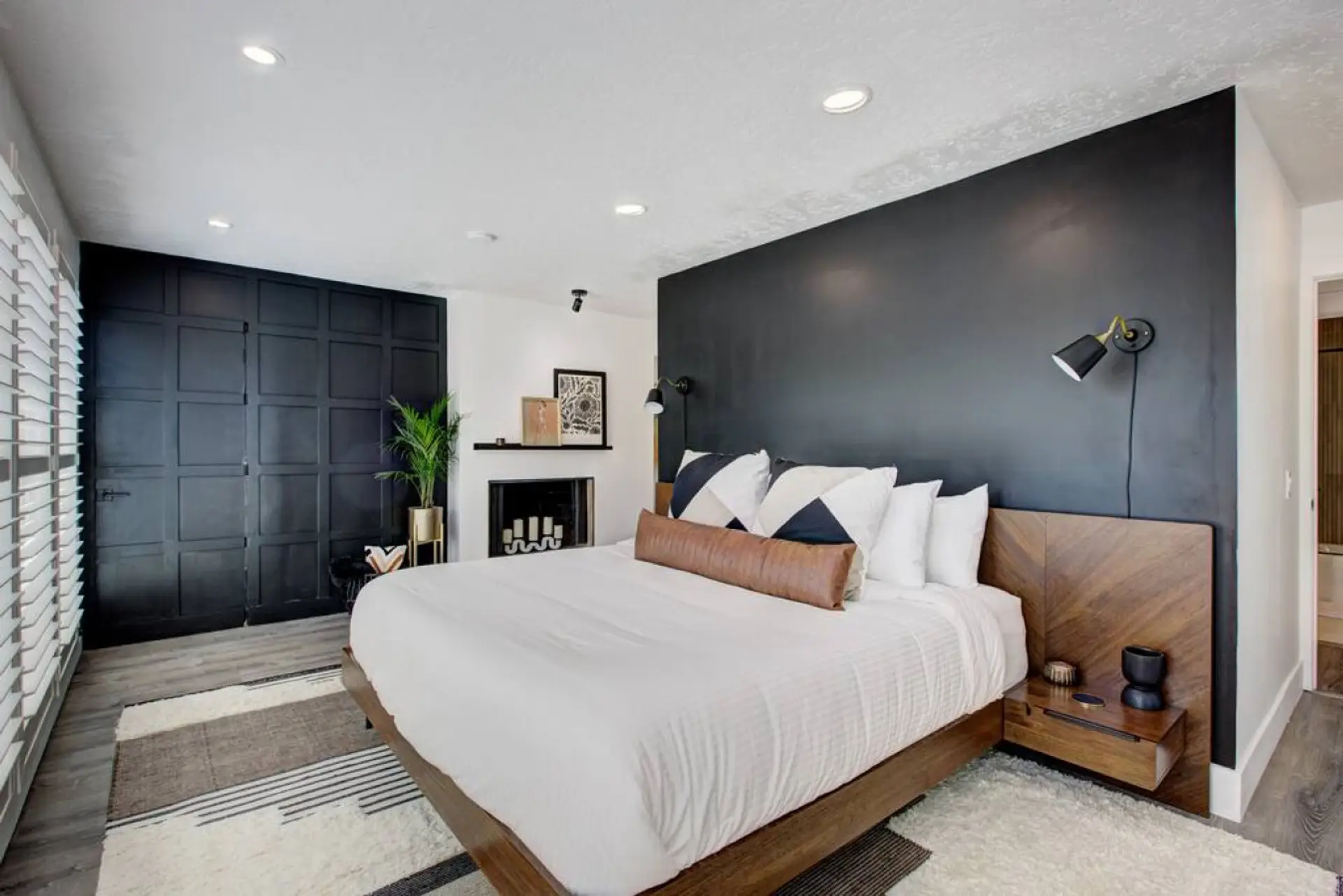 Bedroom 2: King bed