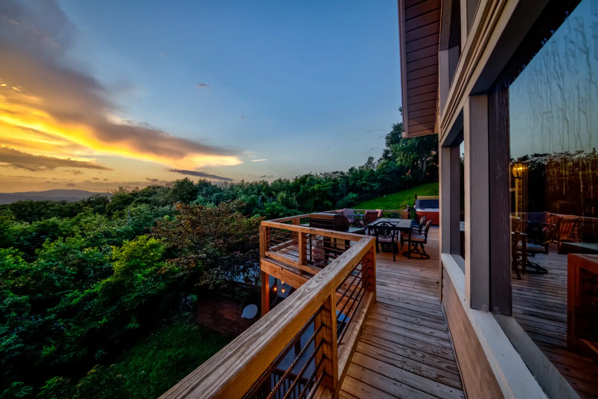 Welcome to Sky Sunset Stay! Enjoy the rarity of breathtaking views from both the east and west at our stunning location. Immerse yourself in the beauty of sunrise and sunset panoramas that create an unforgettable backdrop for your stay.