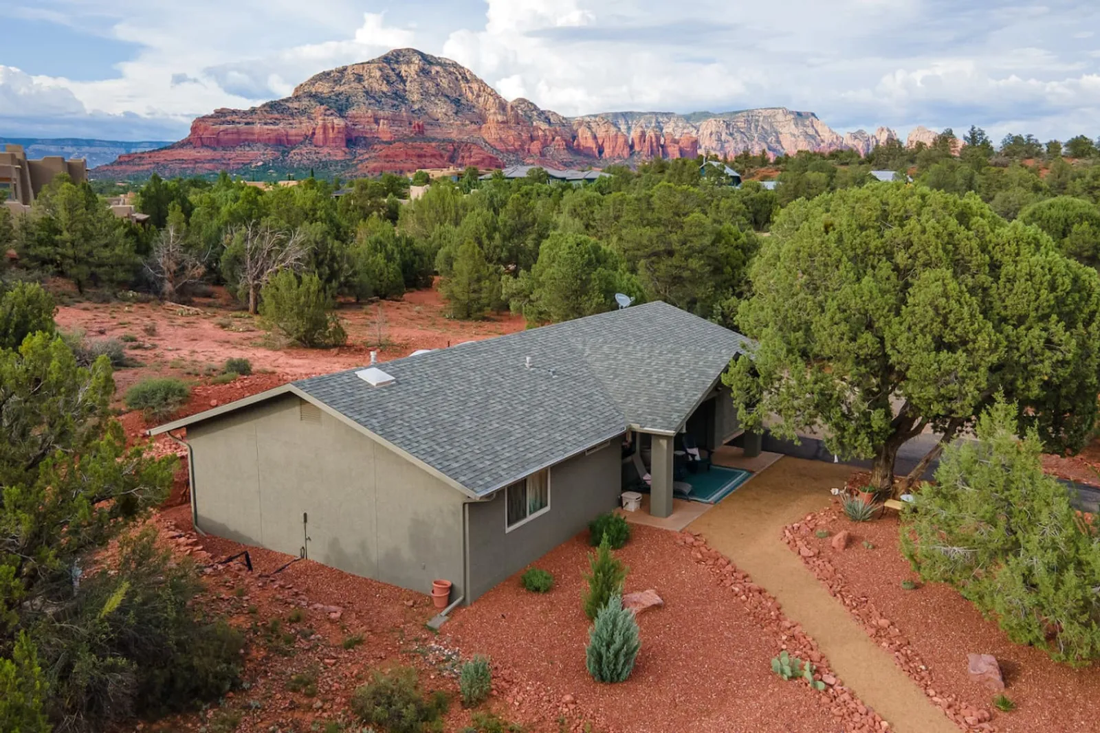 Magical Cottage with Thunder Mountain view