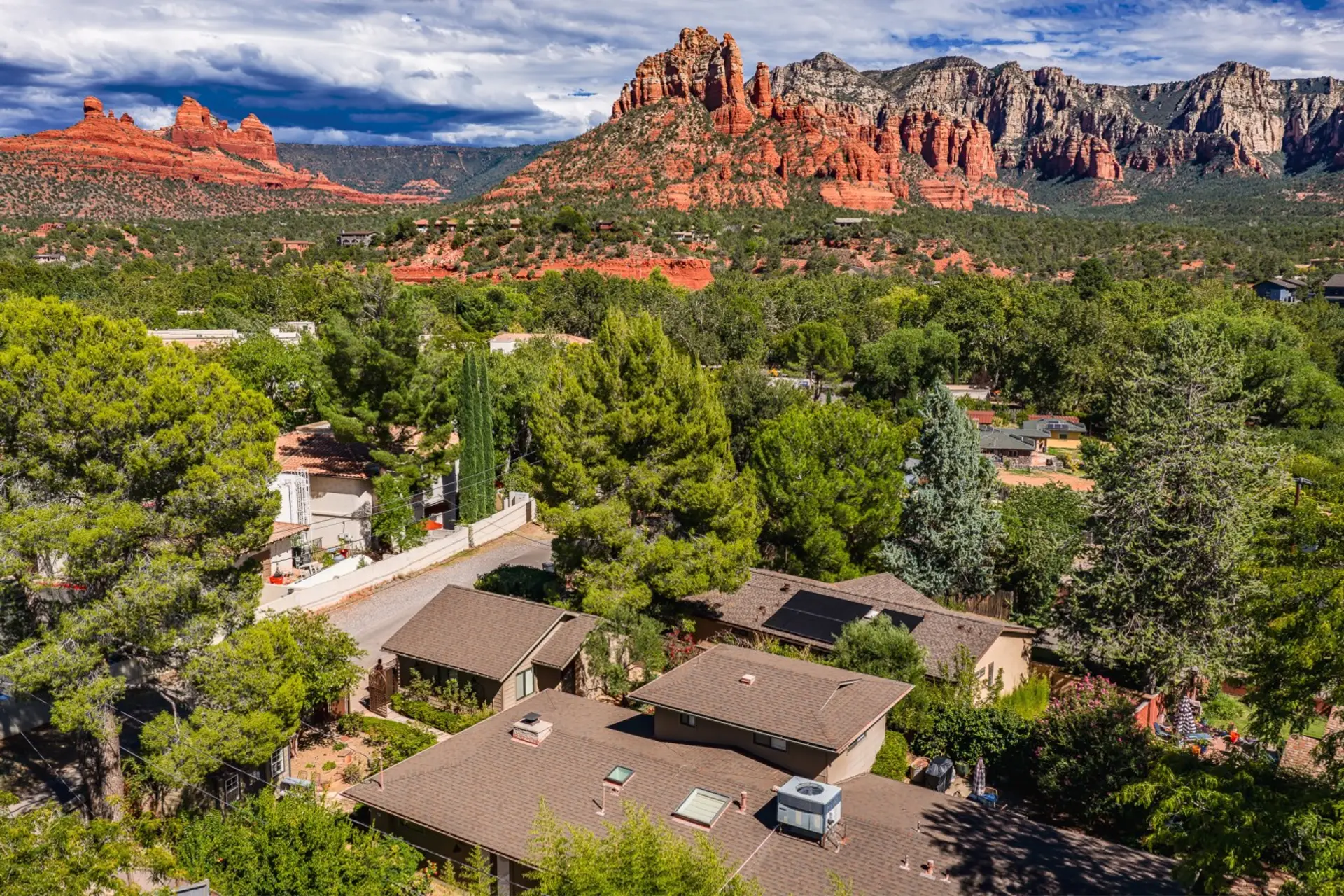 Home nestled in the red rocks | Close to Tlaquepaque