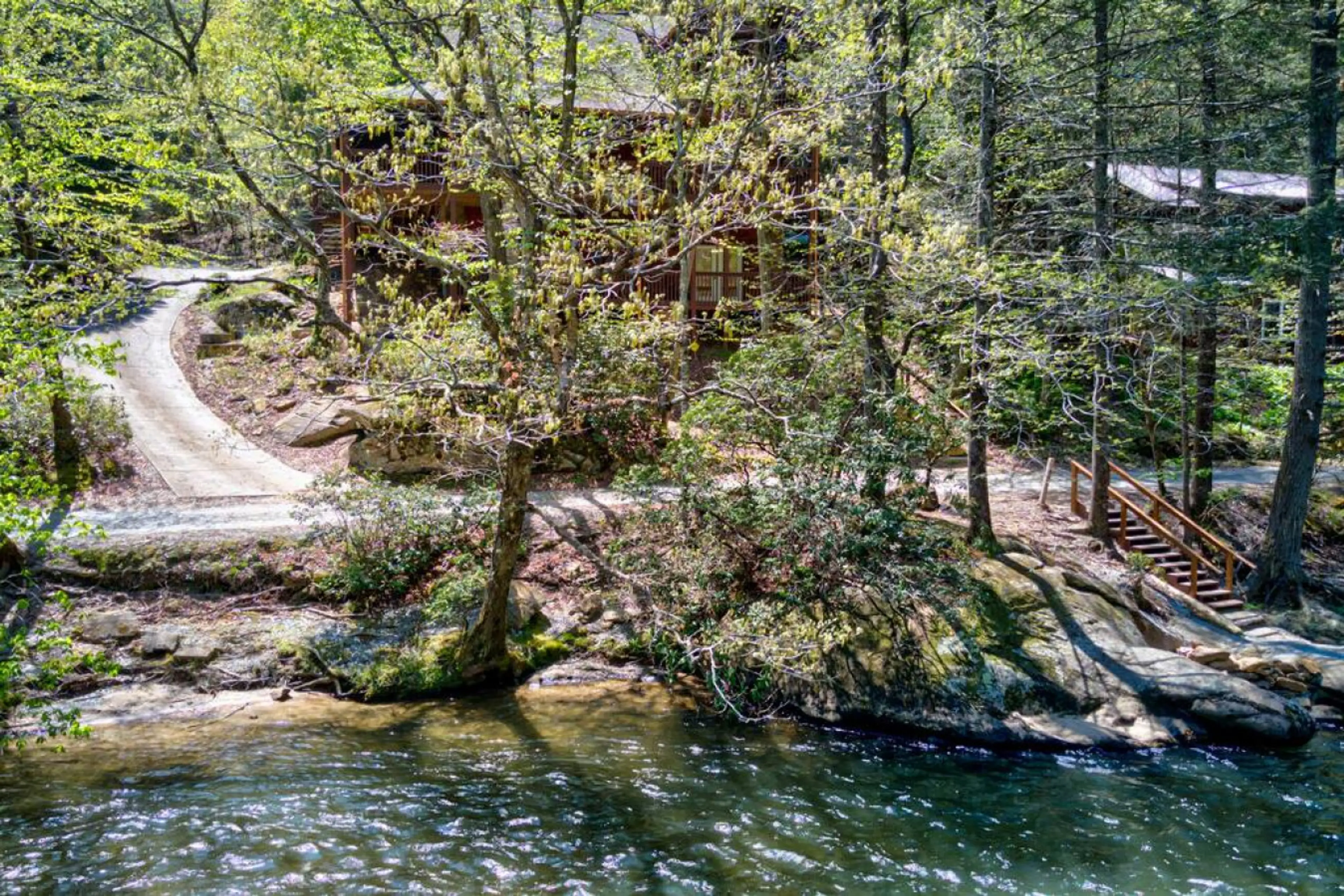 This location is stunning. TO NOTE: Swimming area and tube rental down the road!